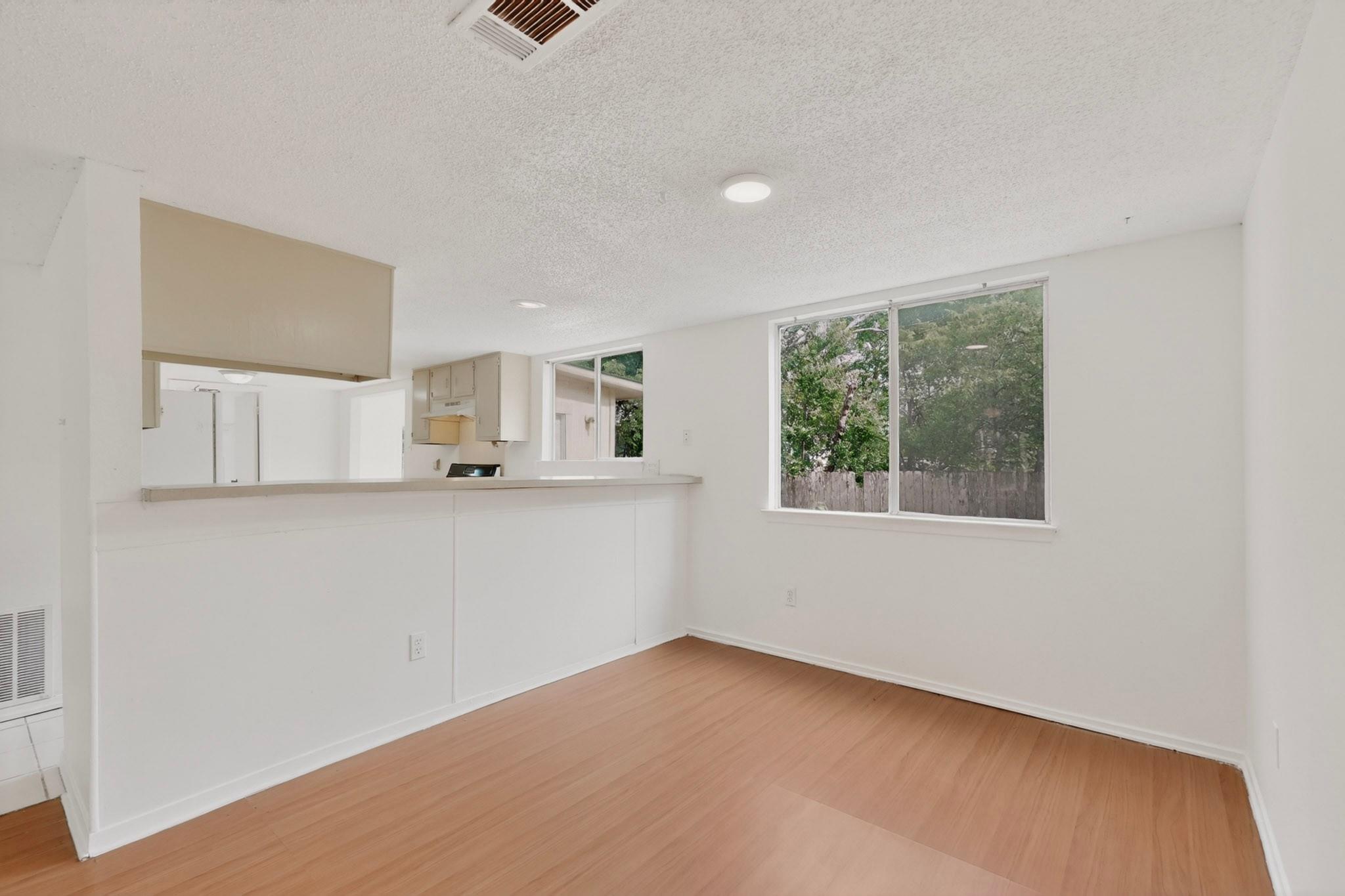 8211 Gallatin DR