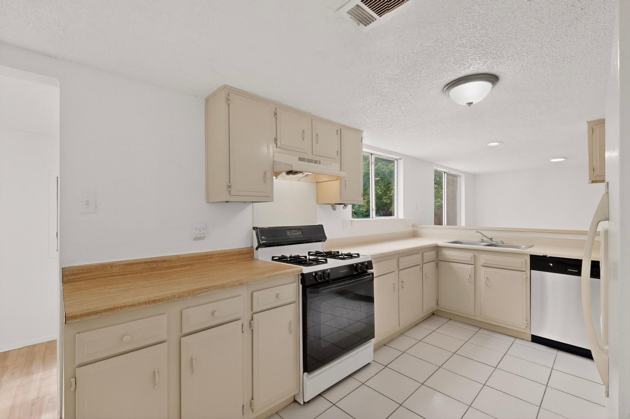 8211 Gallatin DR