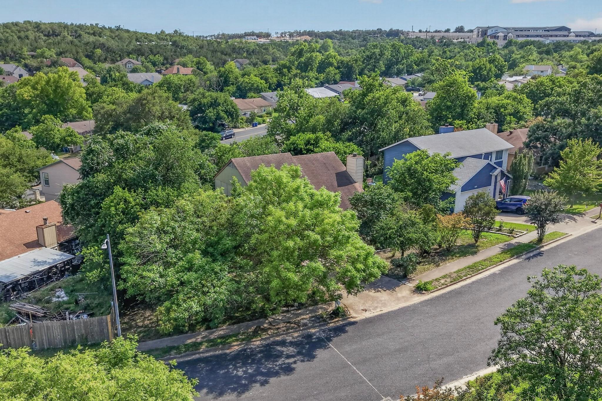 8211 Gallatin DR