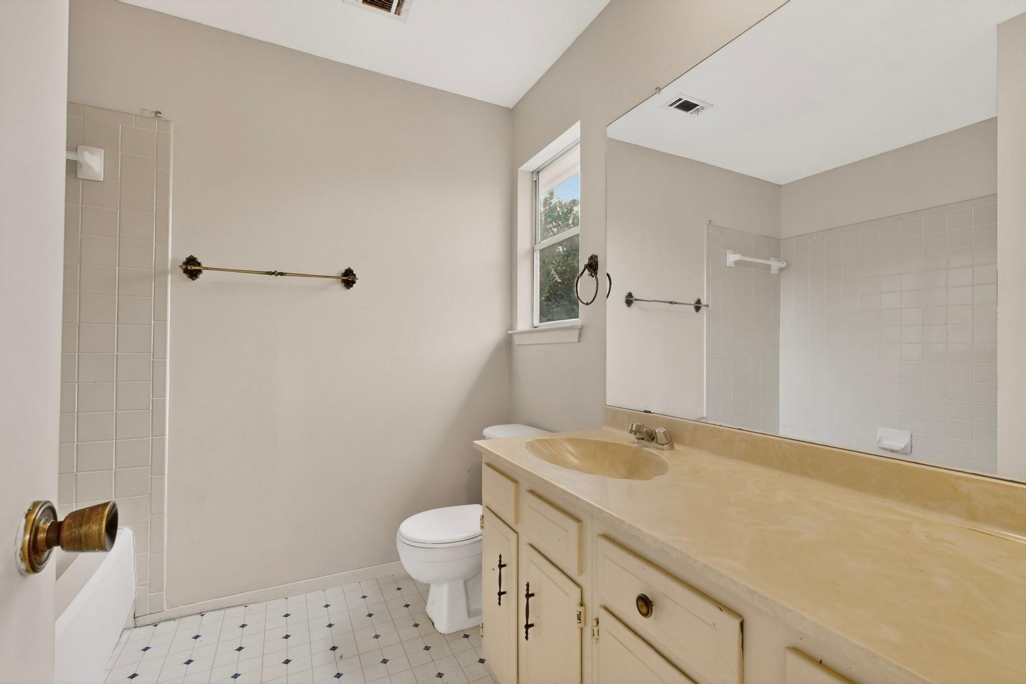 8211 Gallatin DR
