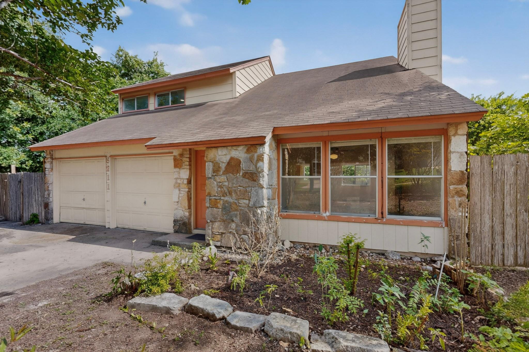 8211 Gallatin DR
