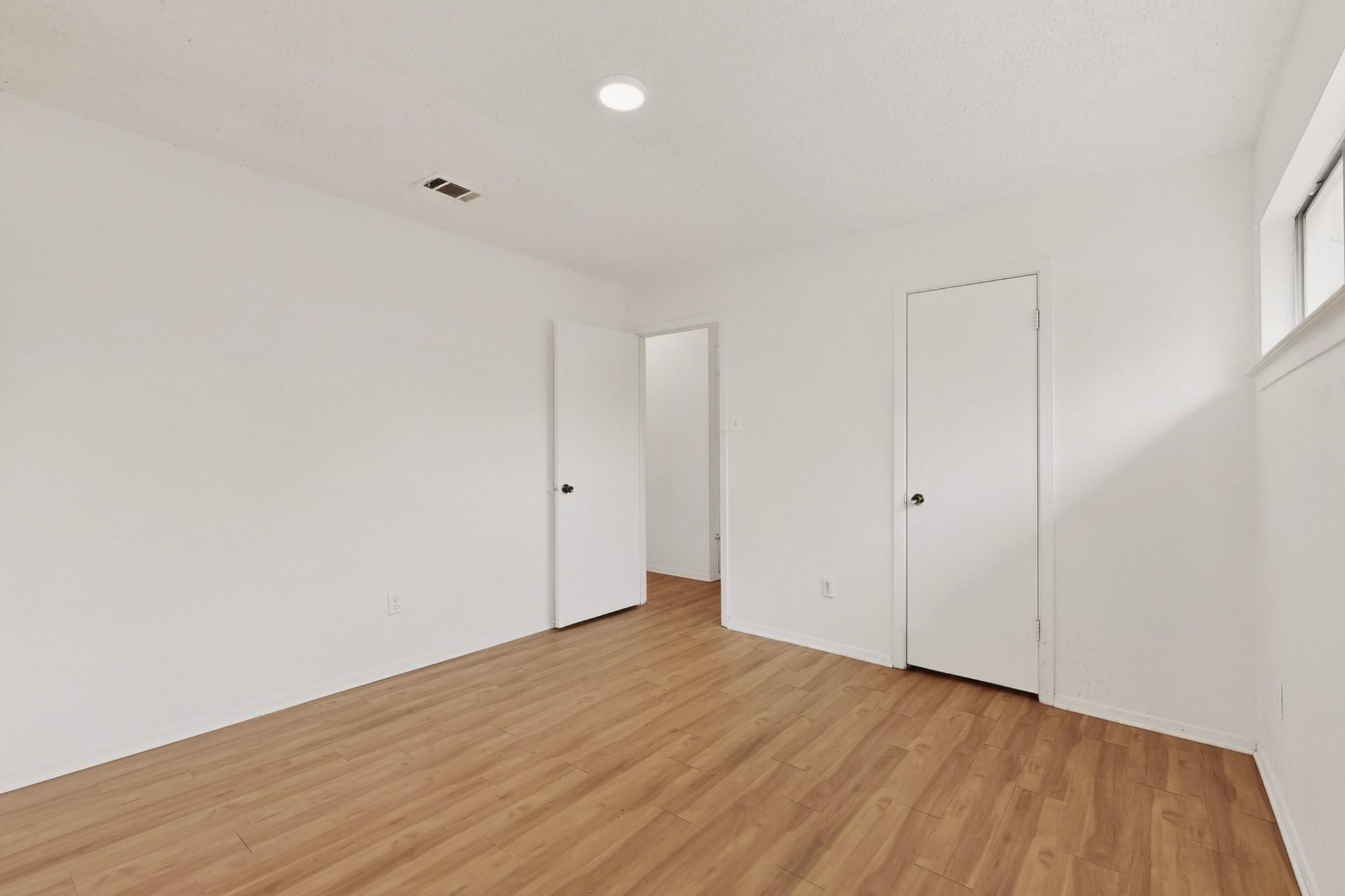8211 Gallatin DR