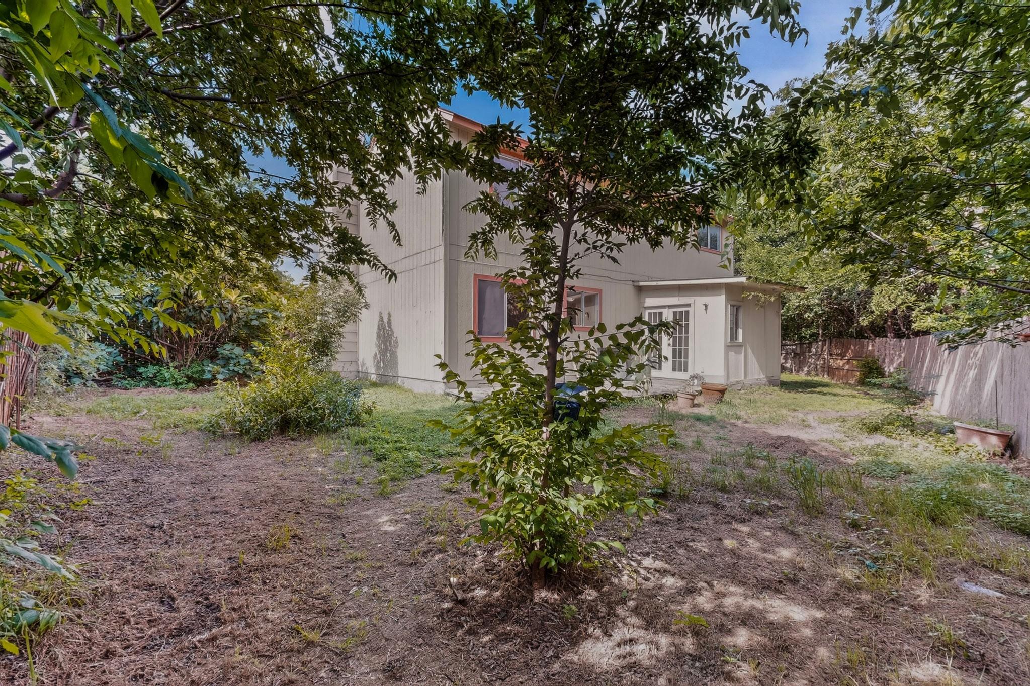 8211 Gallatin DR