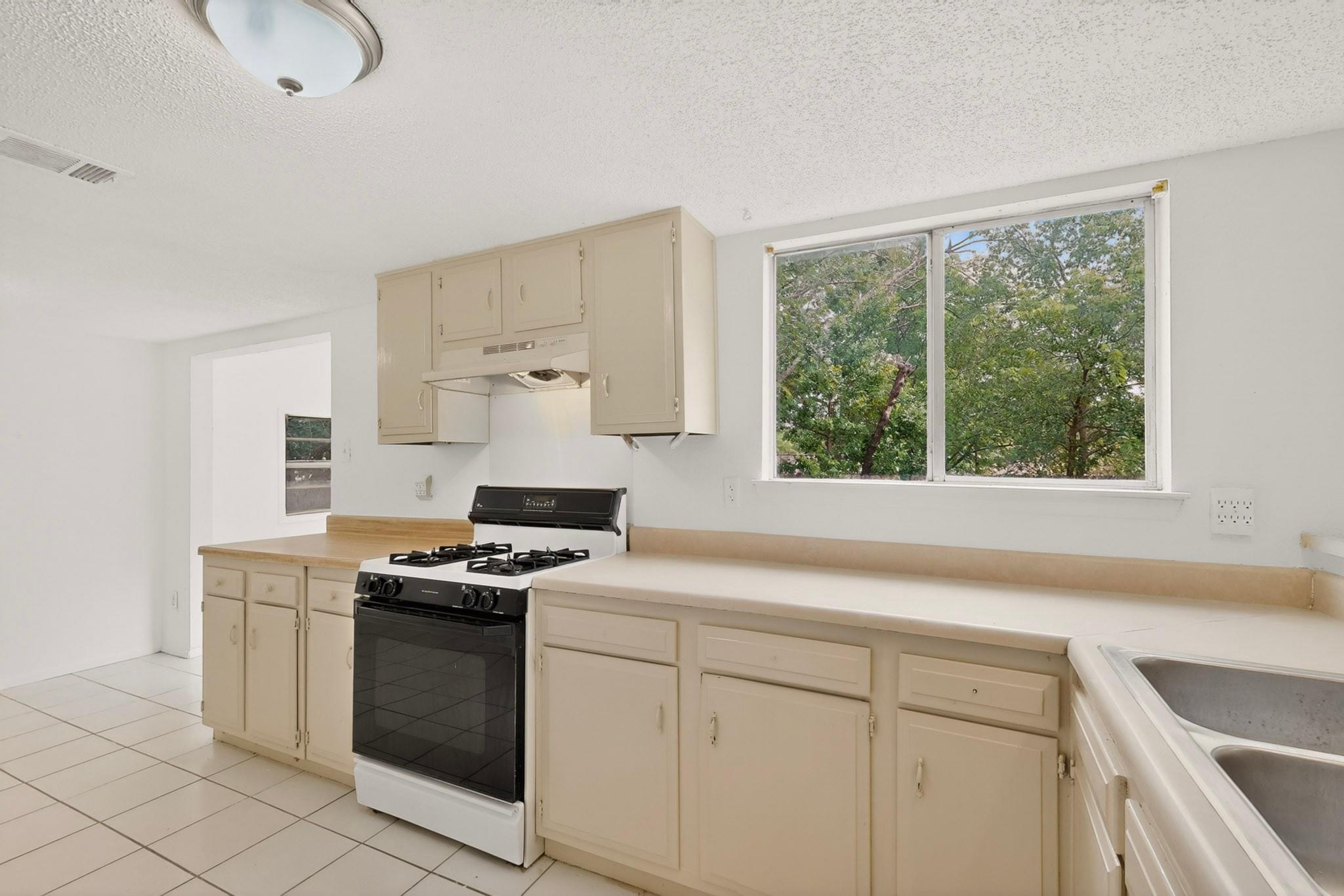 8211 Gallatin DR