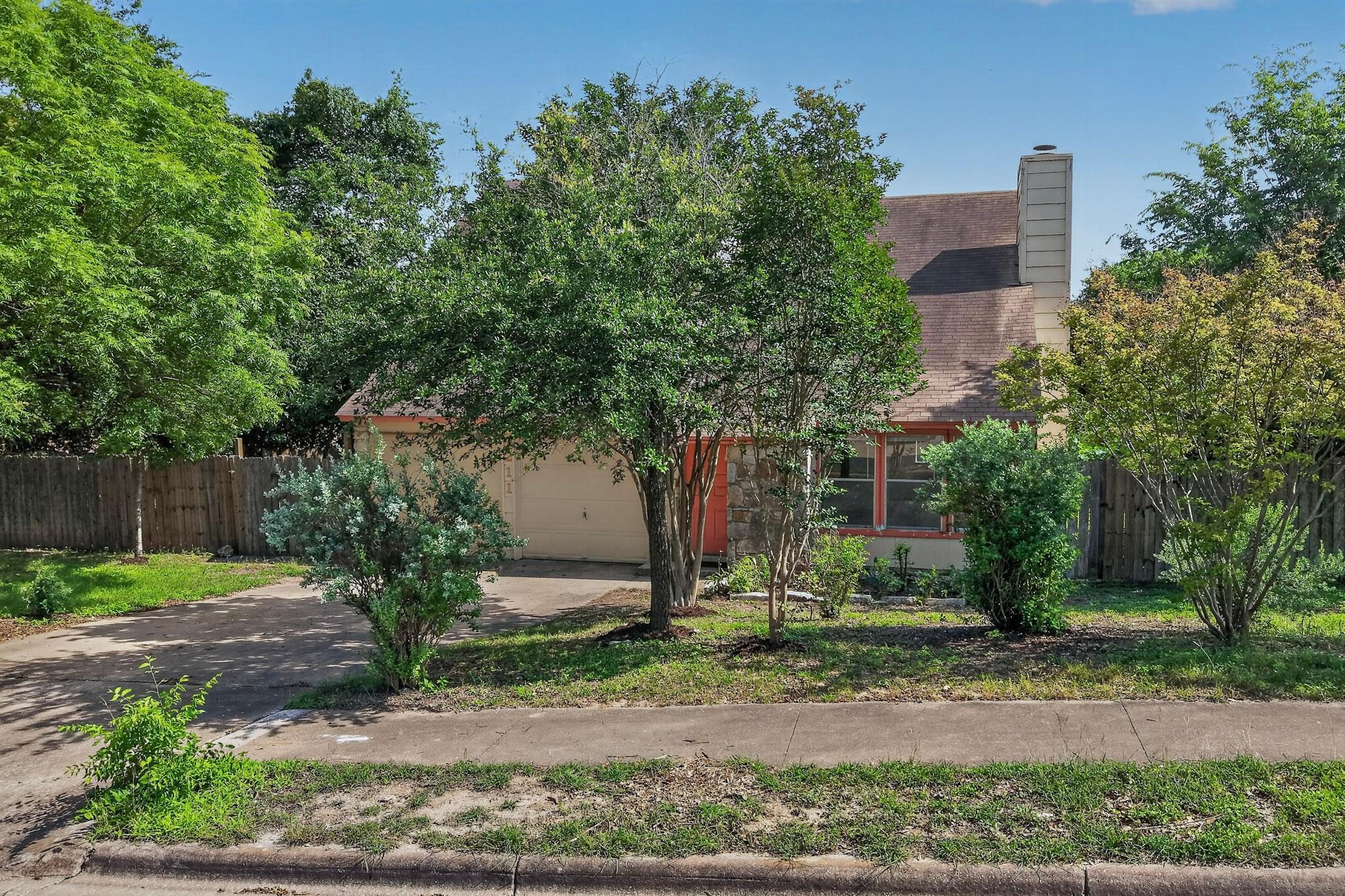 8211 Gallatin DR