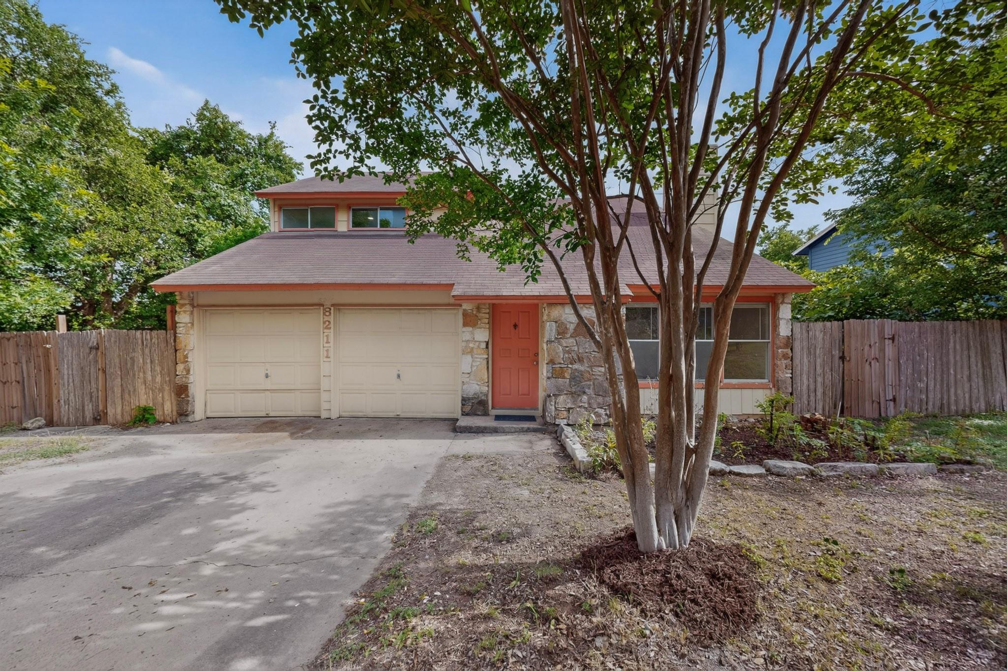 8211 Gallatin DR