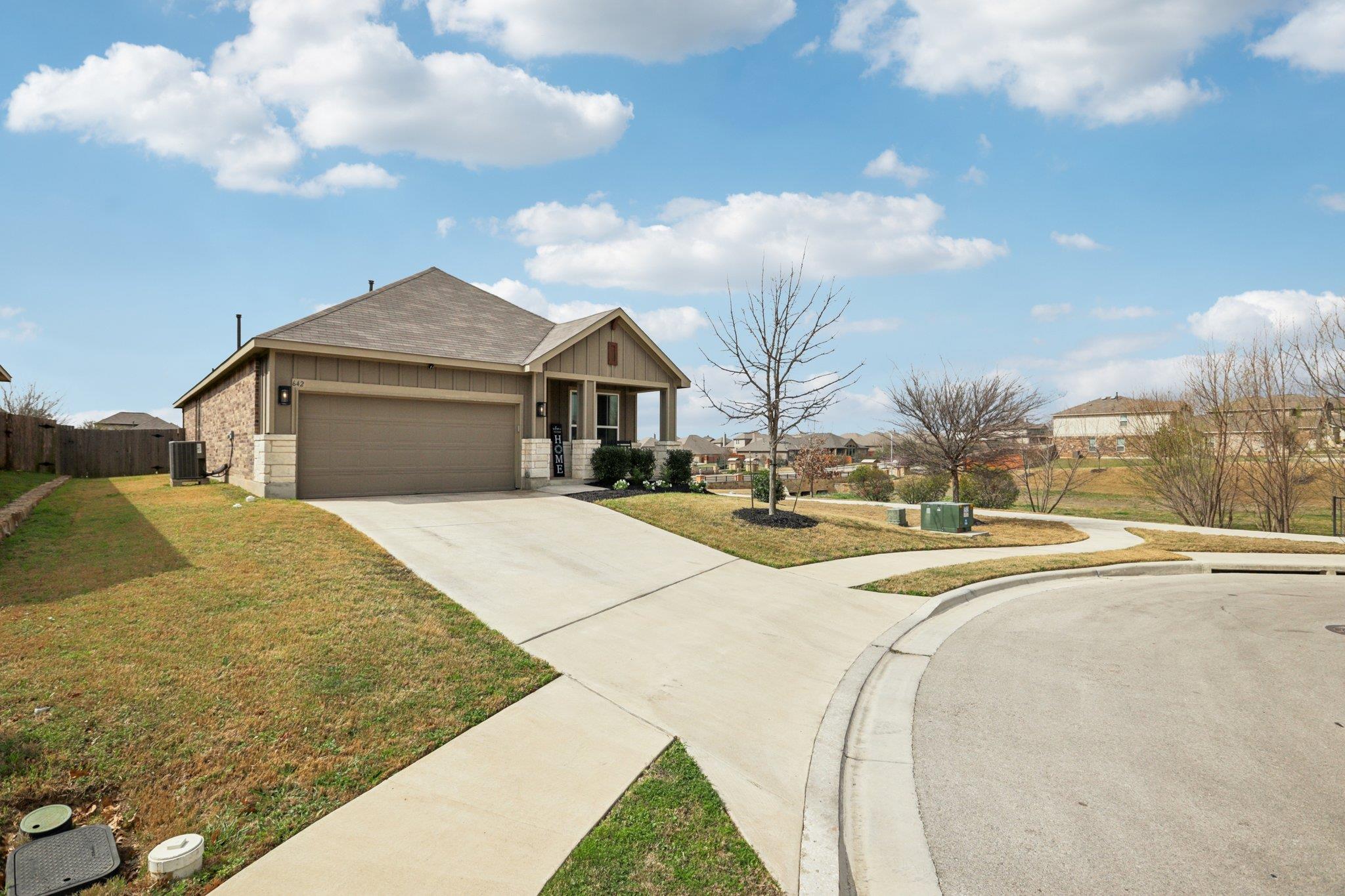 642 Bayberry CIR