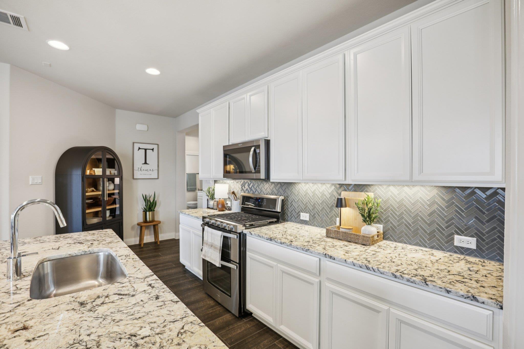642 Bayberry CIR