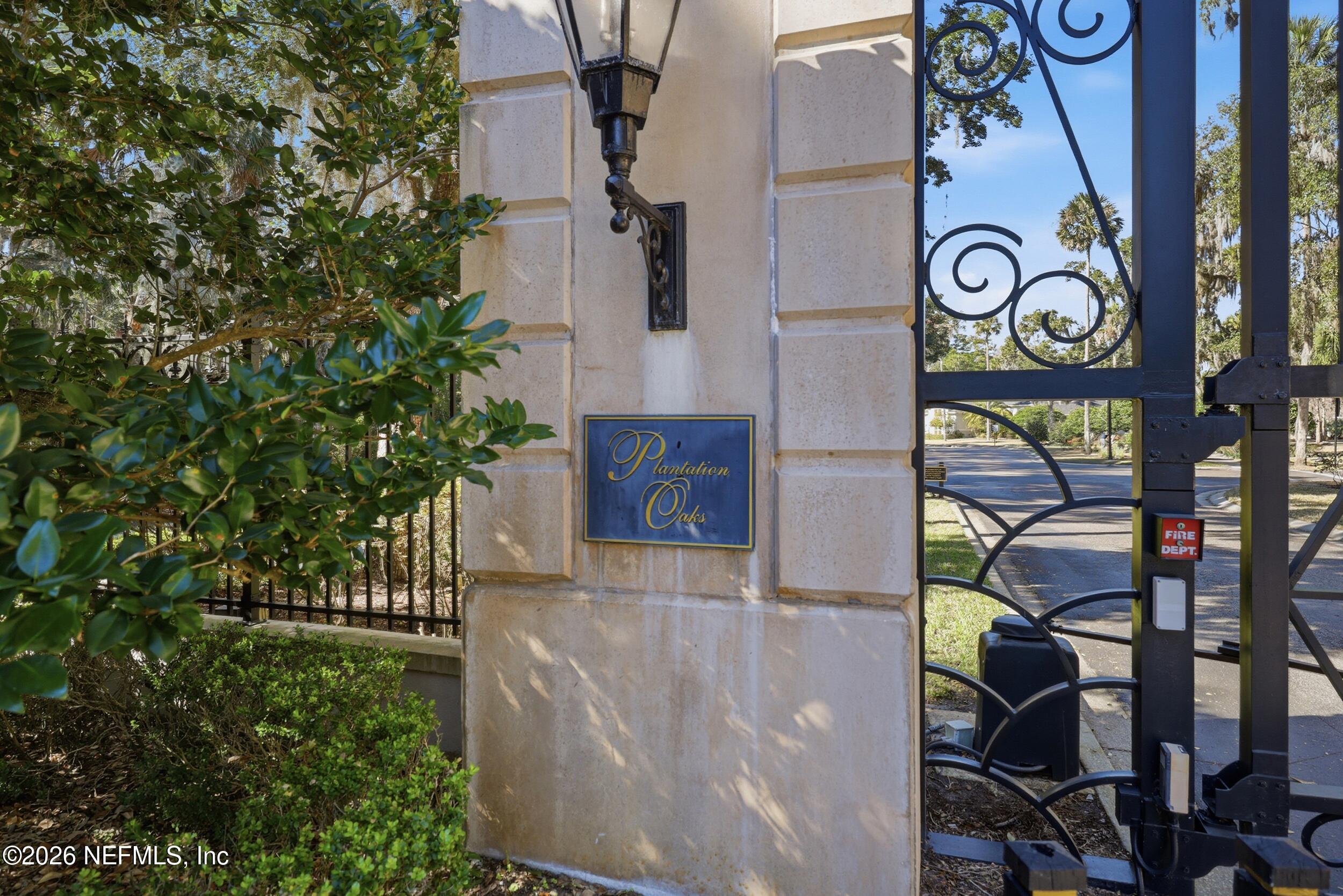 533 HONEY LOCUST Lane