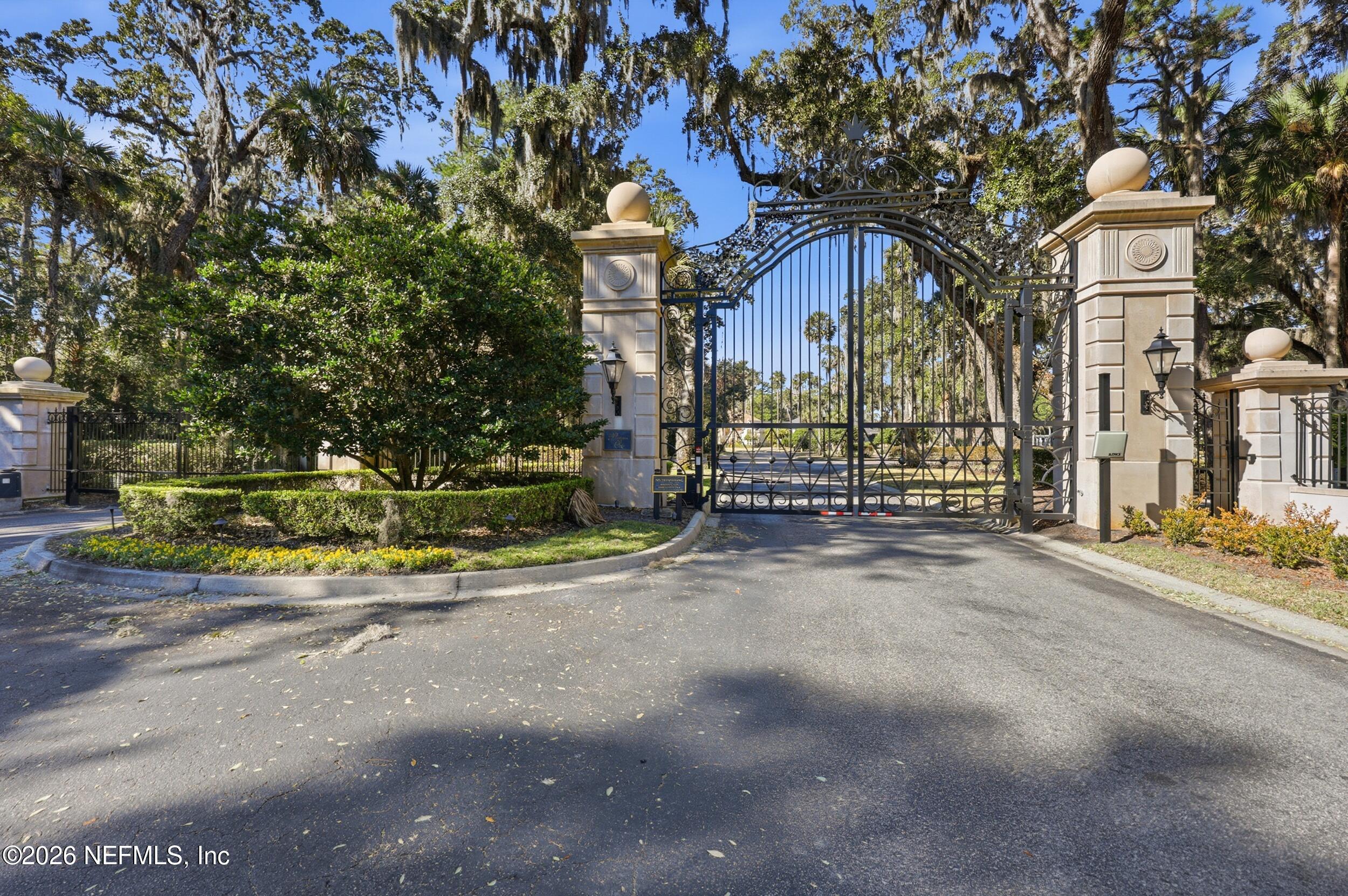 533 HONEY LOCUST Lane