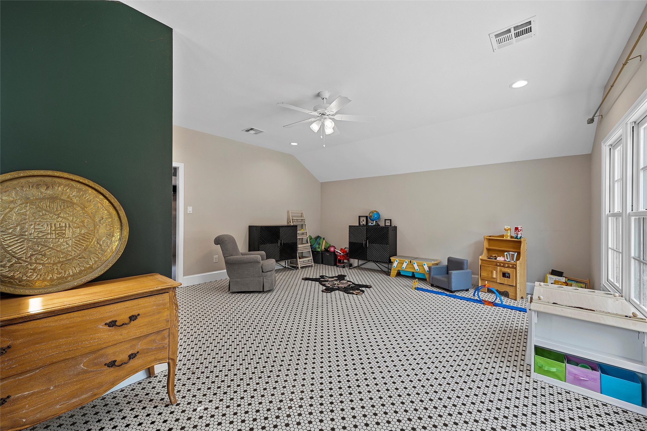 2815 Cumberland Avenue