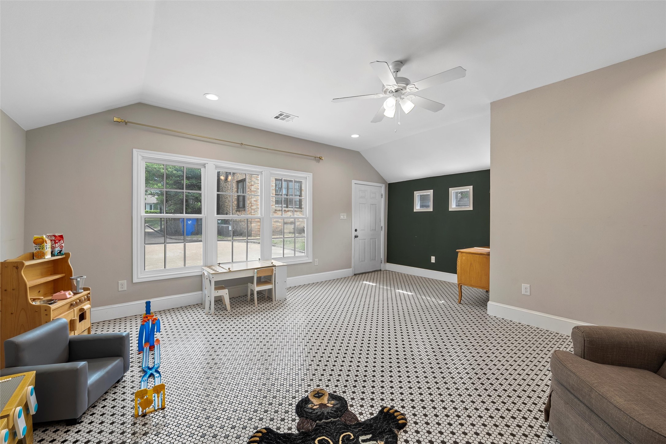 2815 Cumberland Avenue