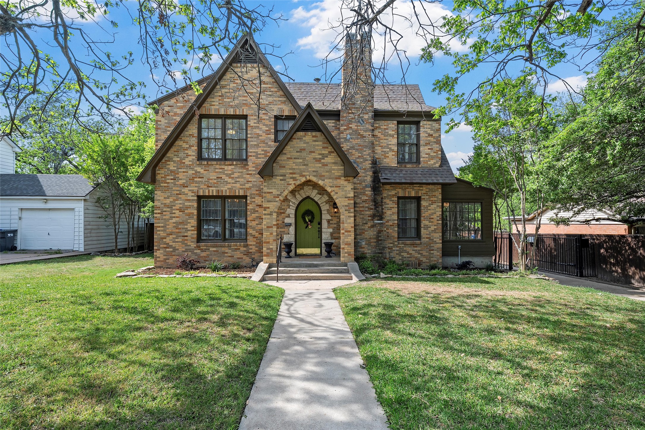 2815 Cumberland Avenue