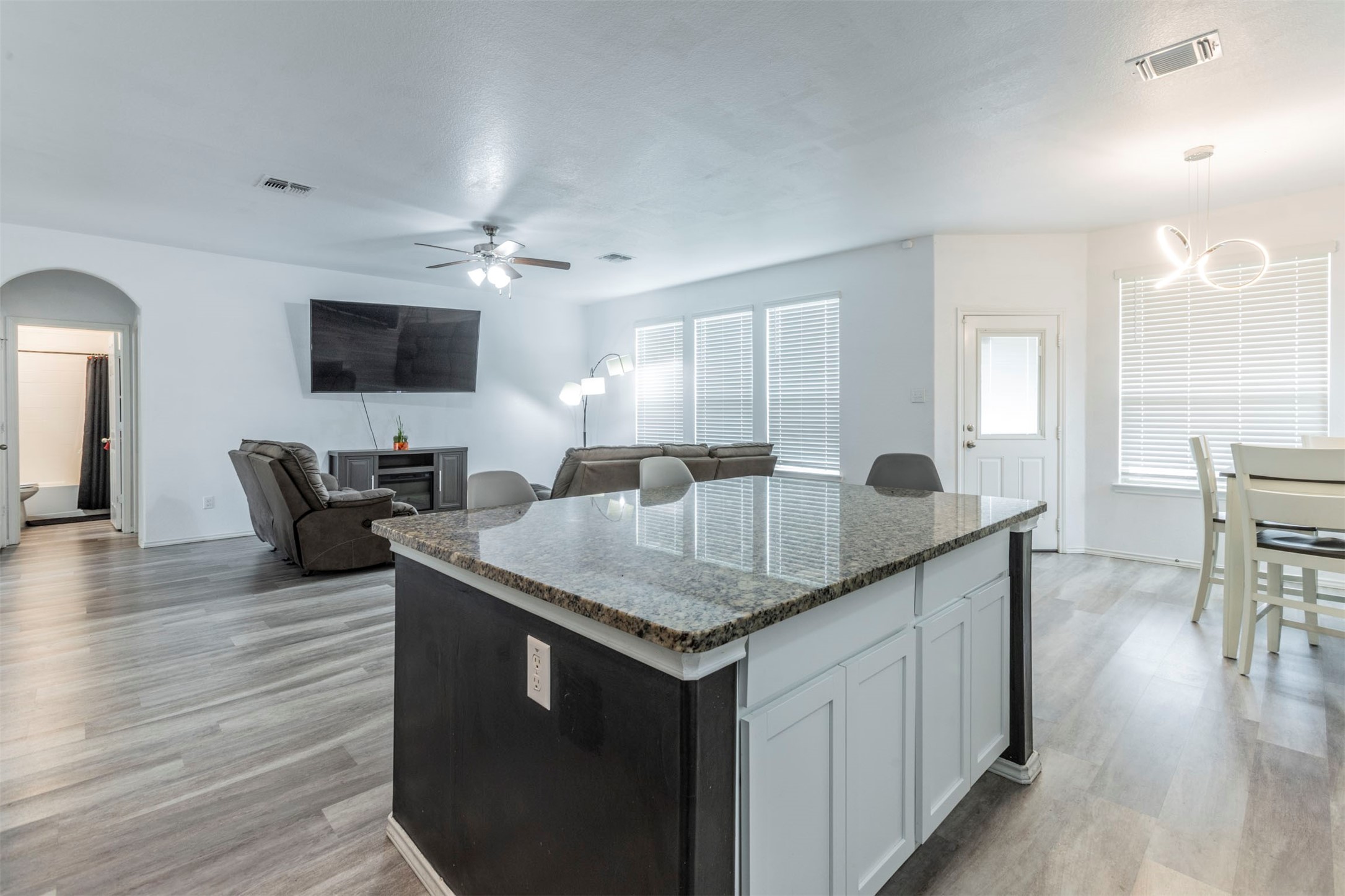 2904 Beutel Road