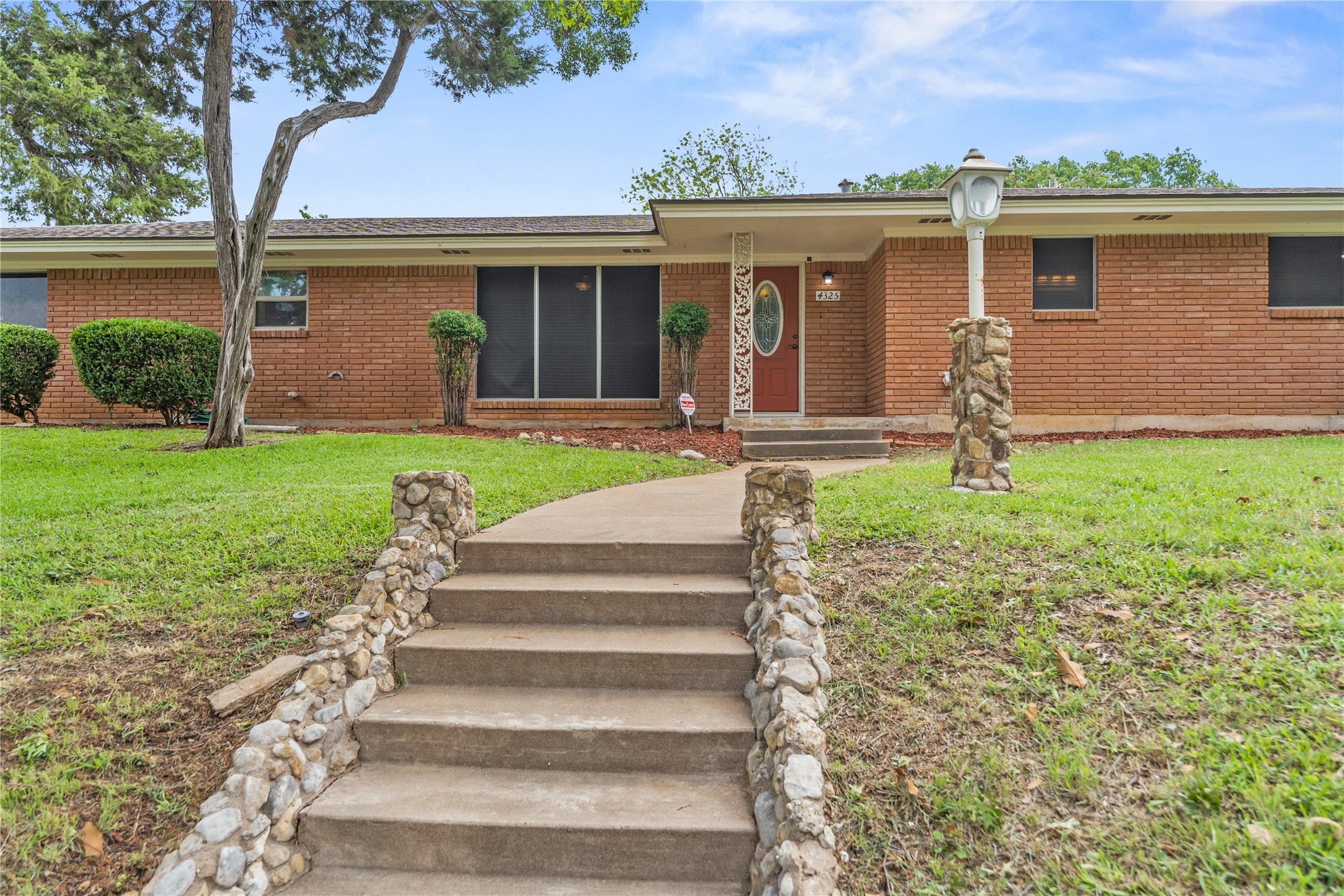 4325 Shady Glen Drive