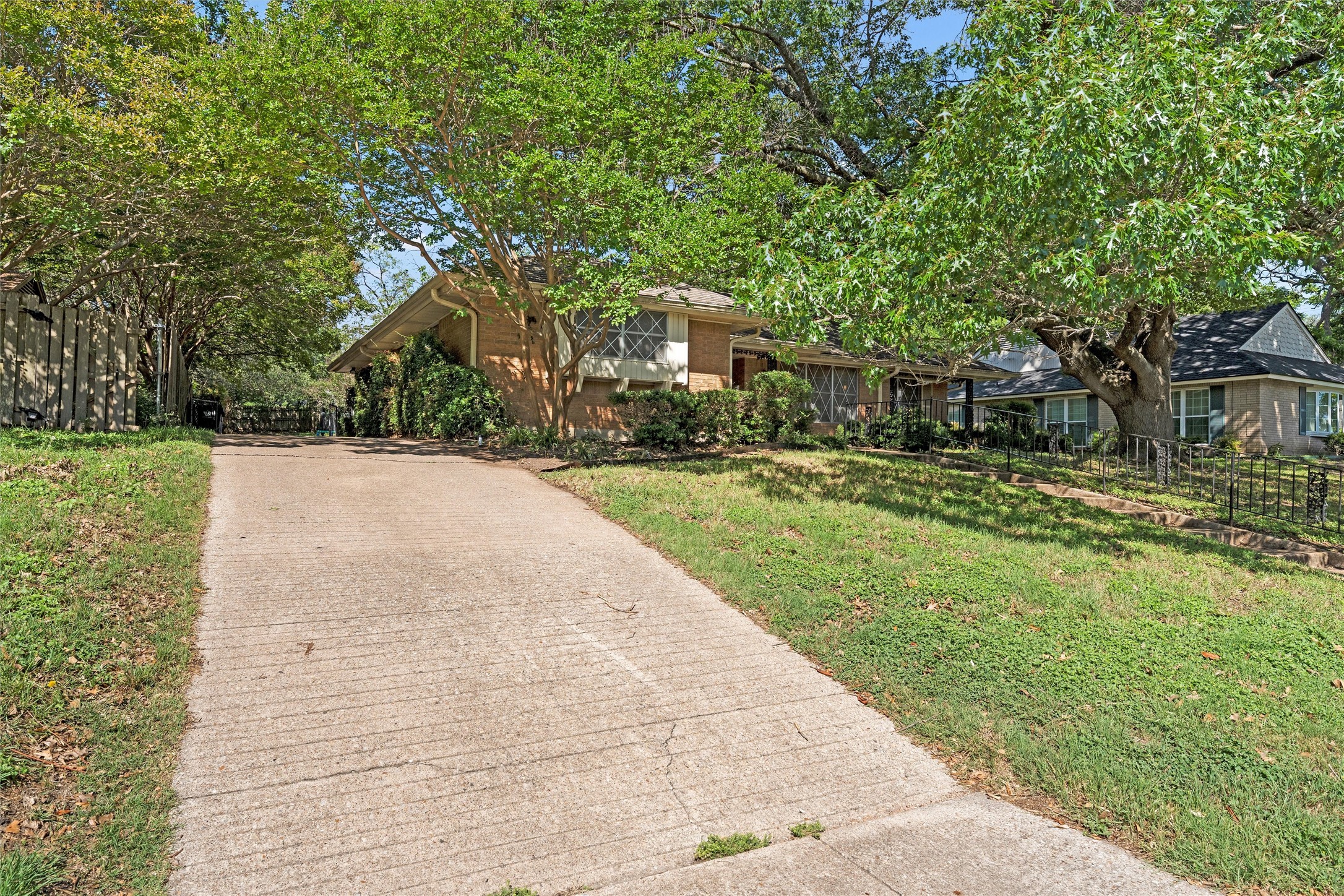 2118 Wooded Acres Drive