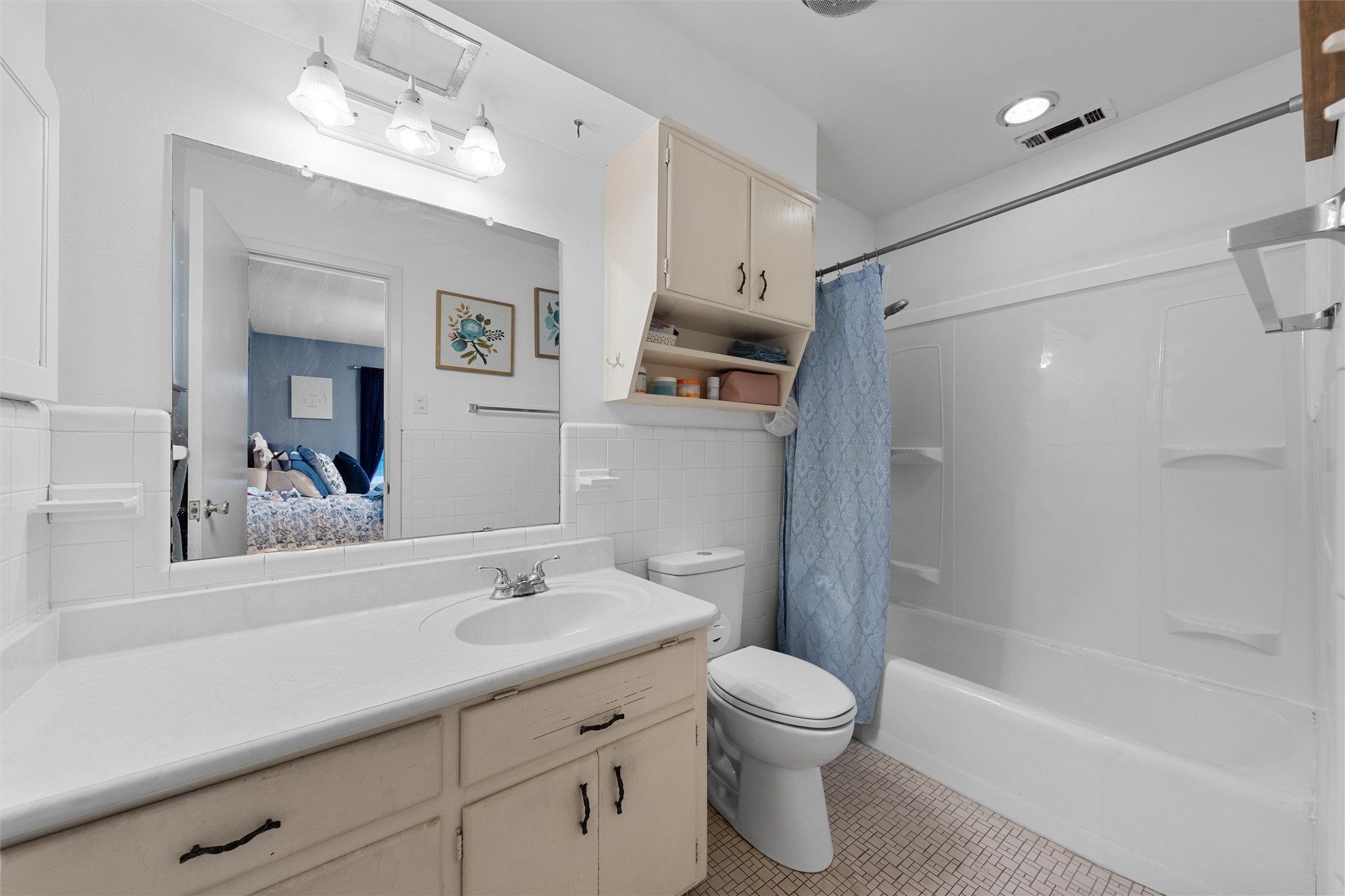 2118 Wooded Acres Drive