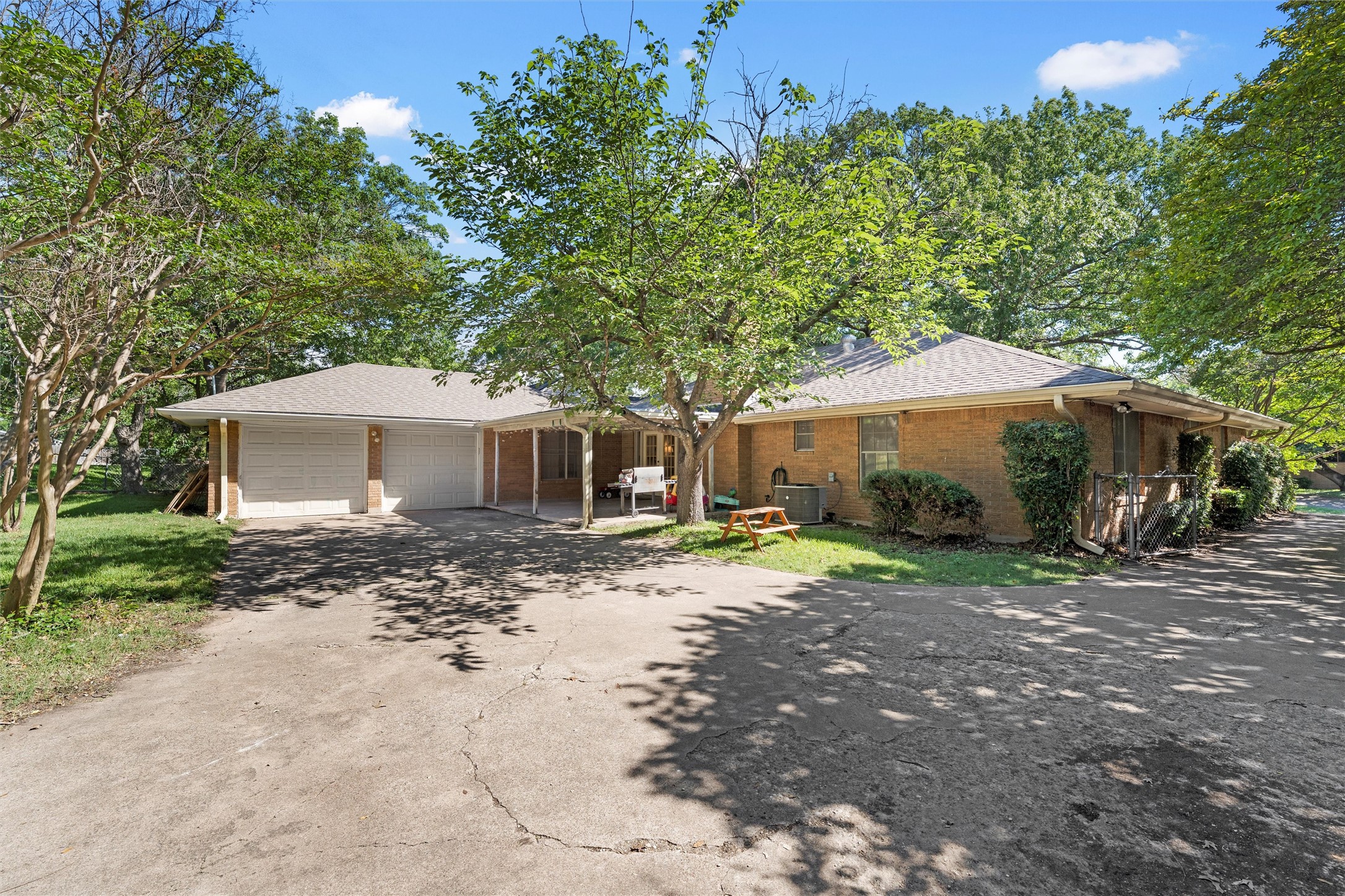 2118 Wooded Acres Drive