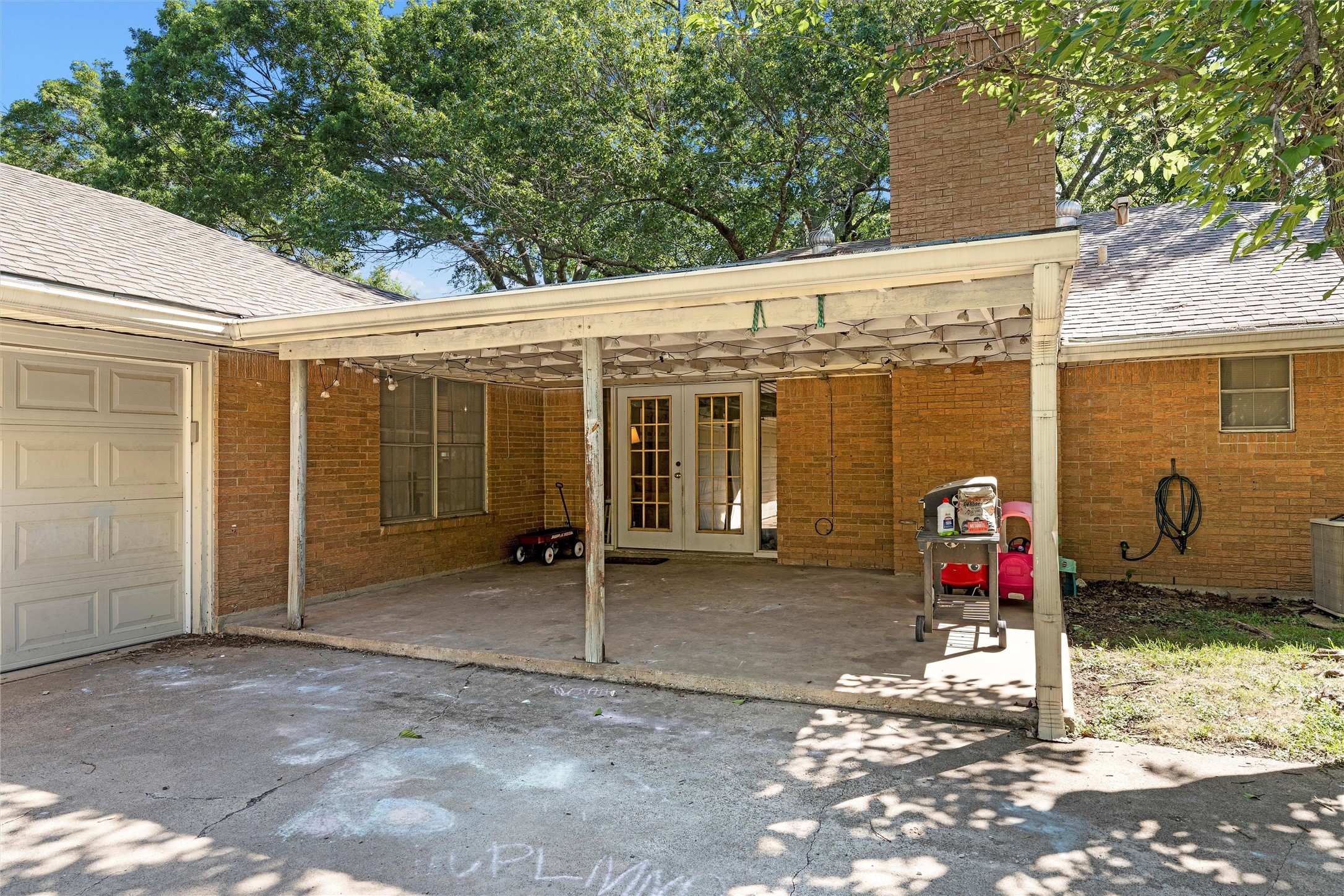 2118 Wooded Acres Drive