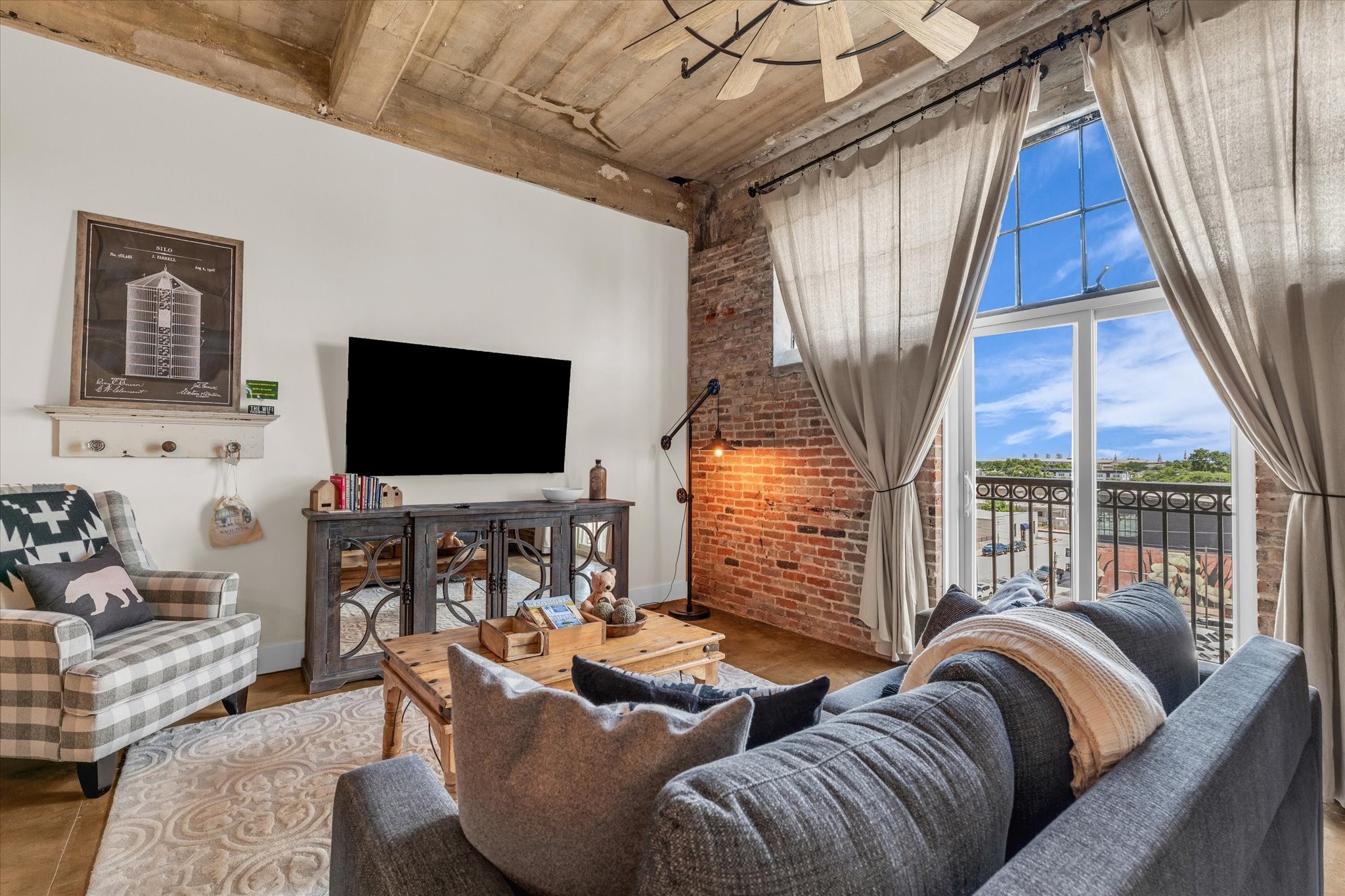 219 S 4th Street 402