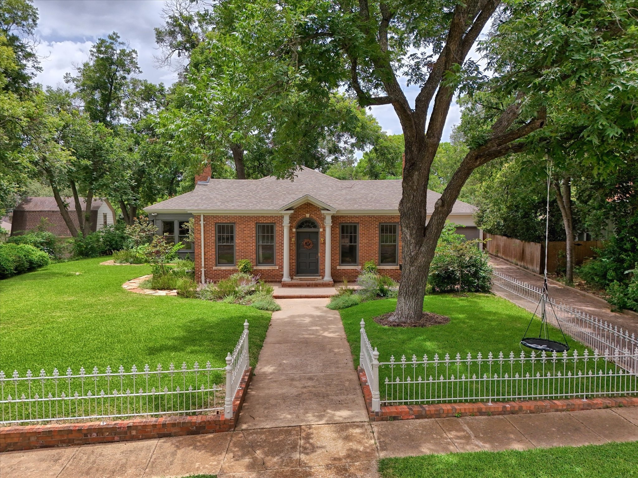 322 Crescent Road