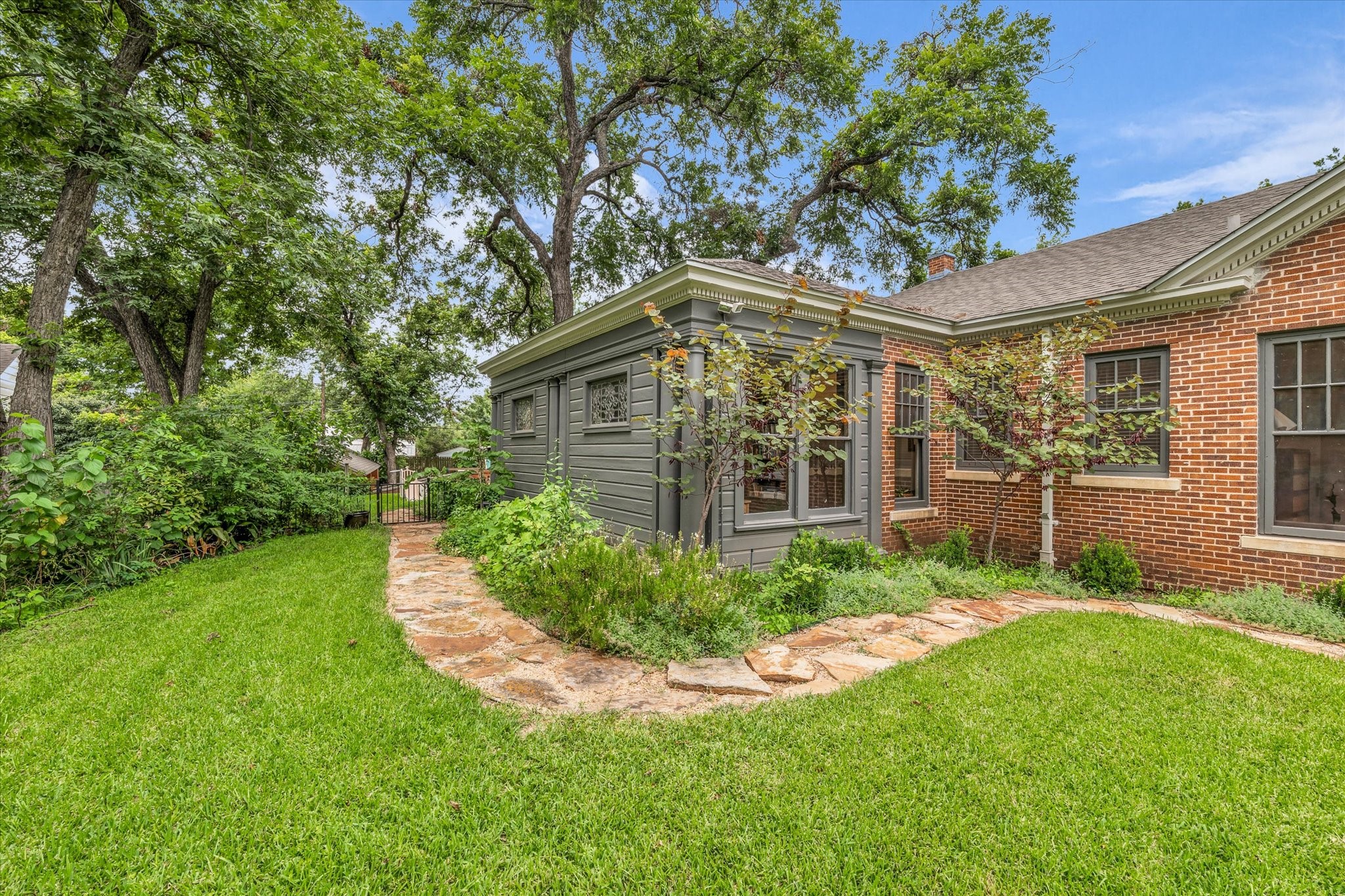 322 Crescent Road