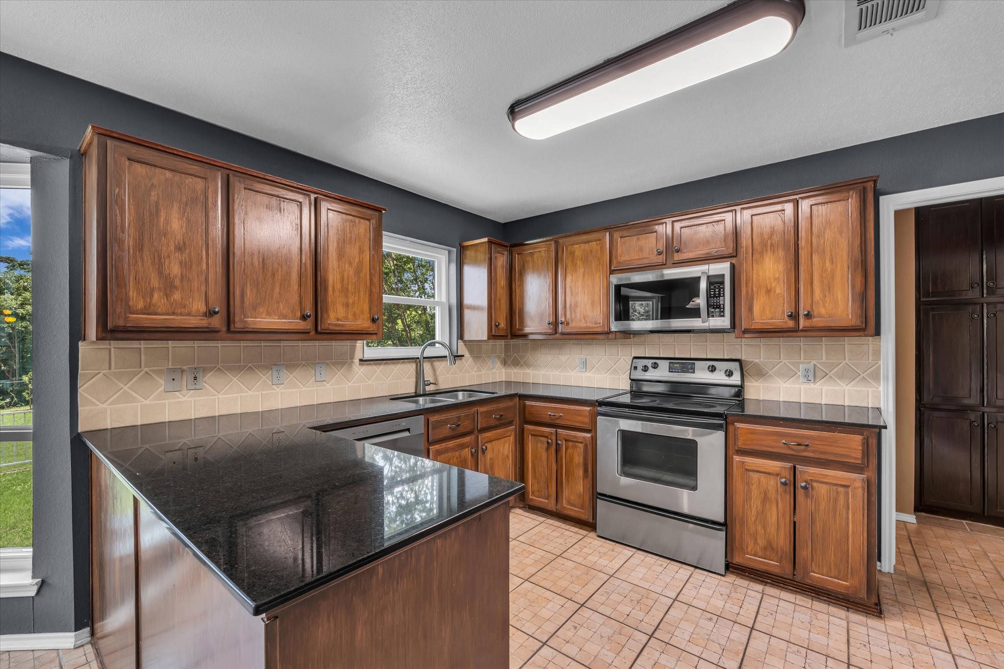4218 Green Oak Drive