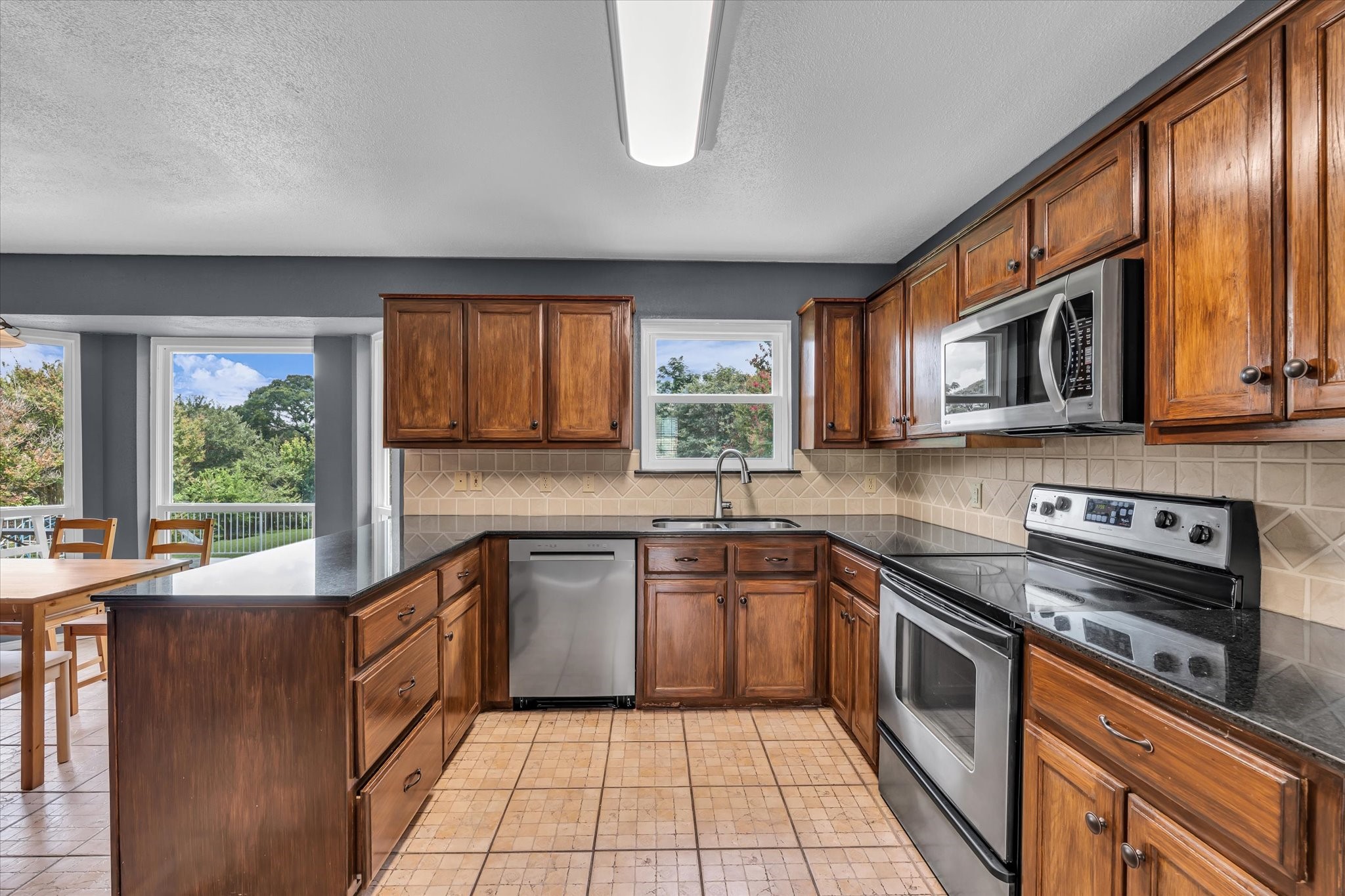 4218 Green Oak Drive