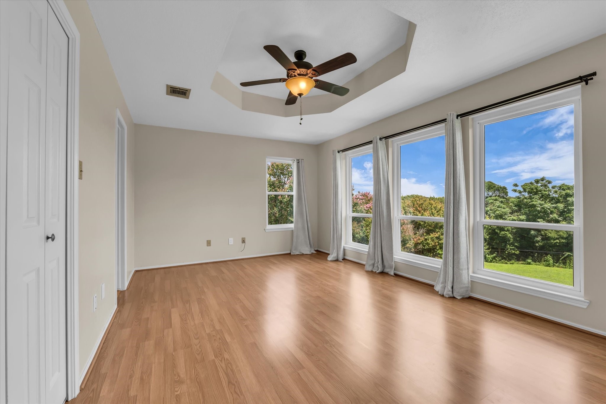 4218 Green Oak Drive