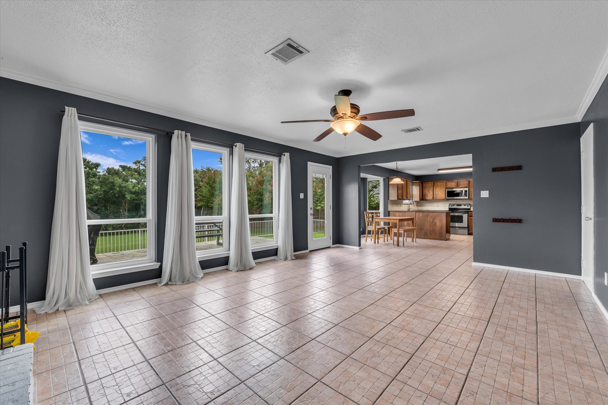 4218 Green Oak Drive