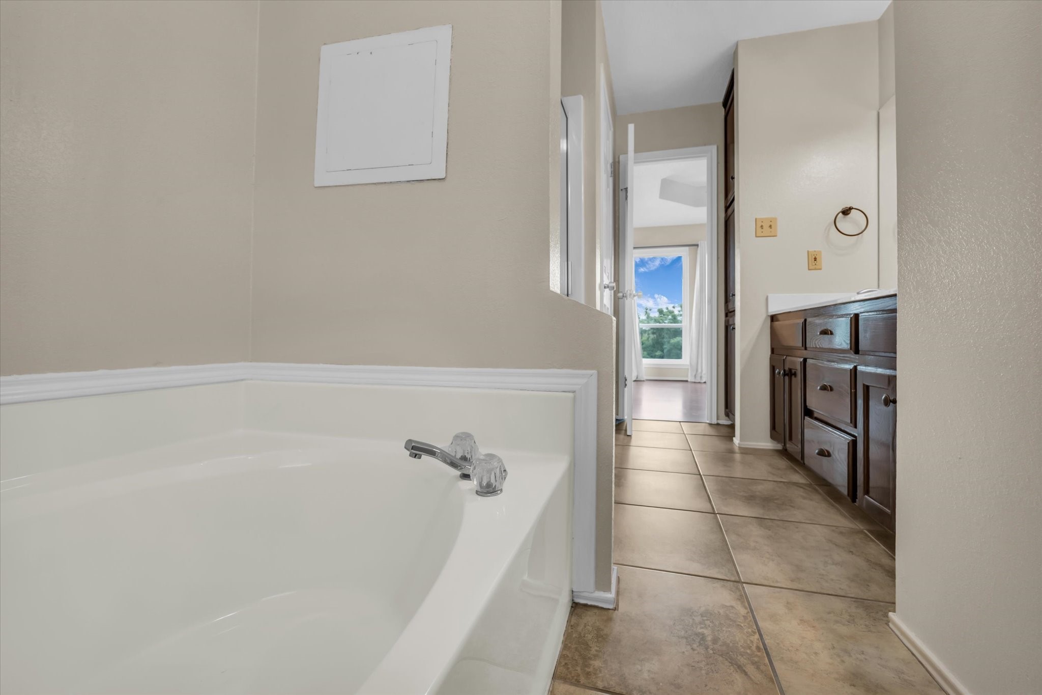 4218 Green Oak Drive