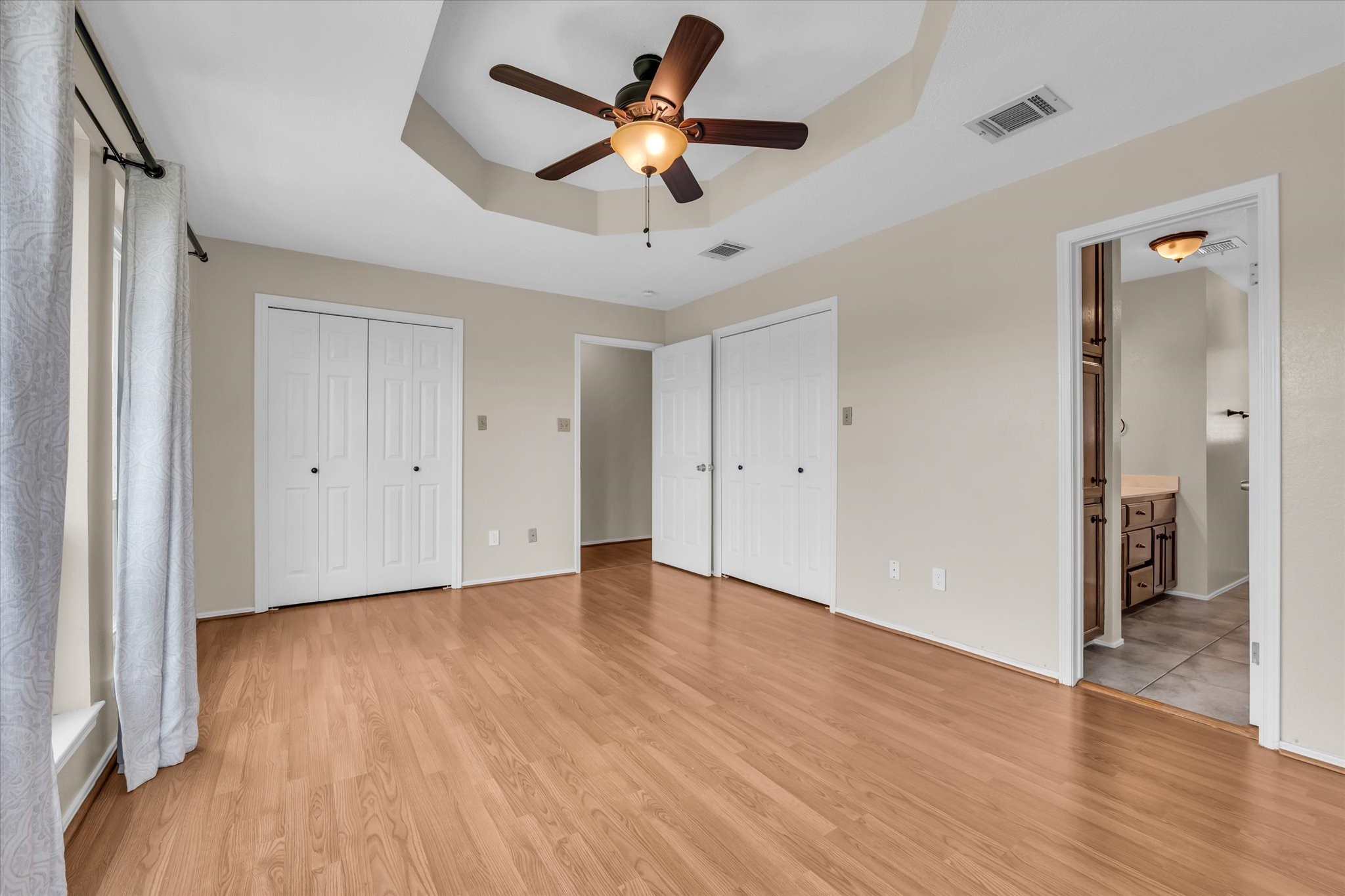 4218 Green Oak Drive