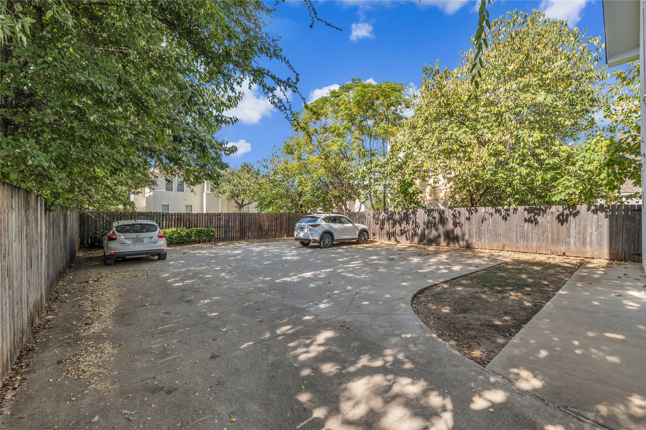 911 Ivy Avenue