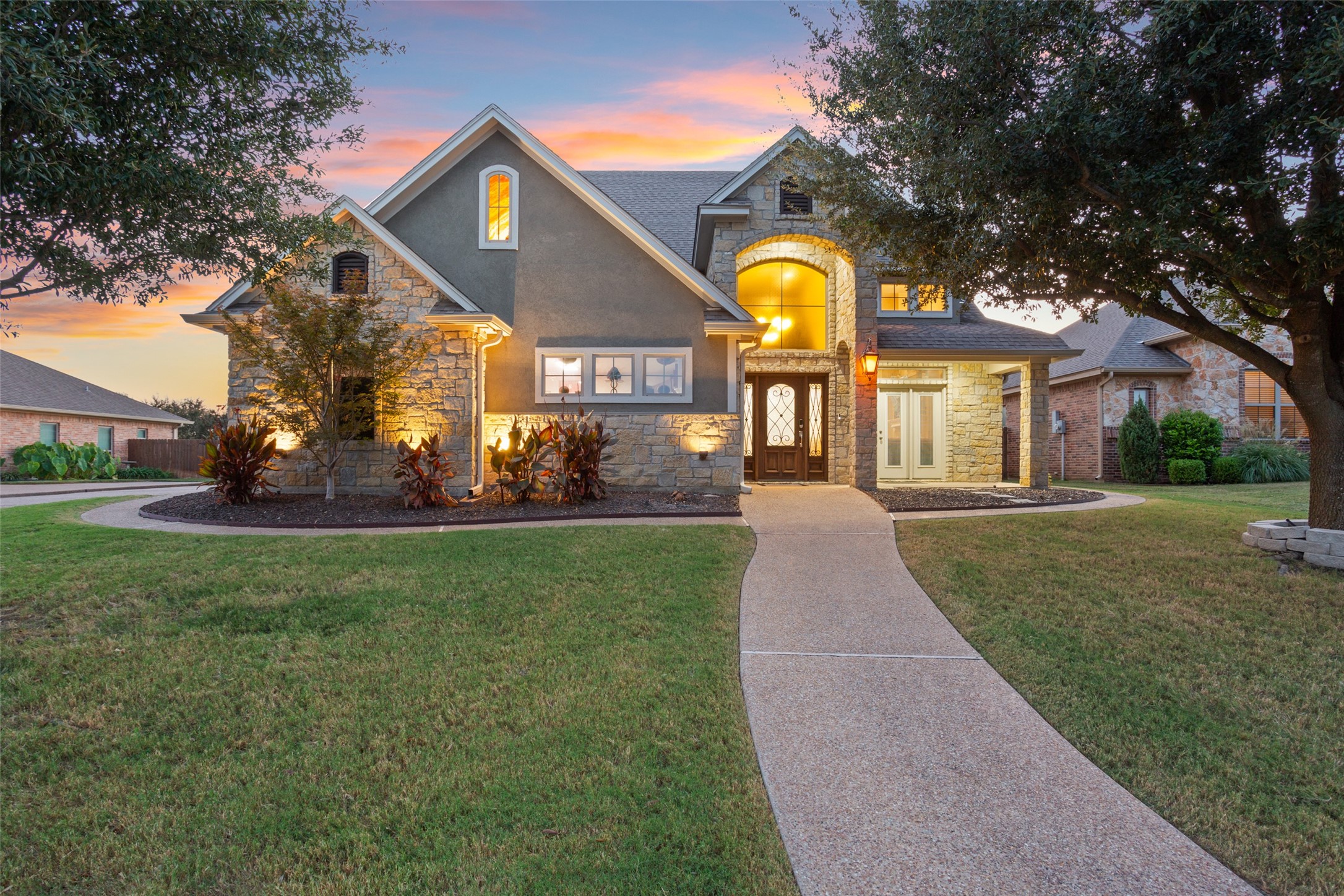 2313 Nicholas