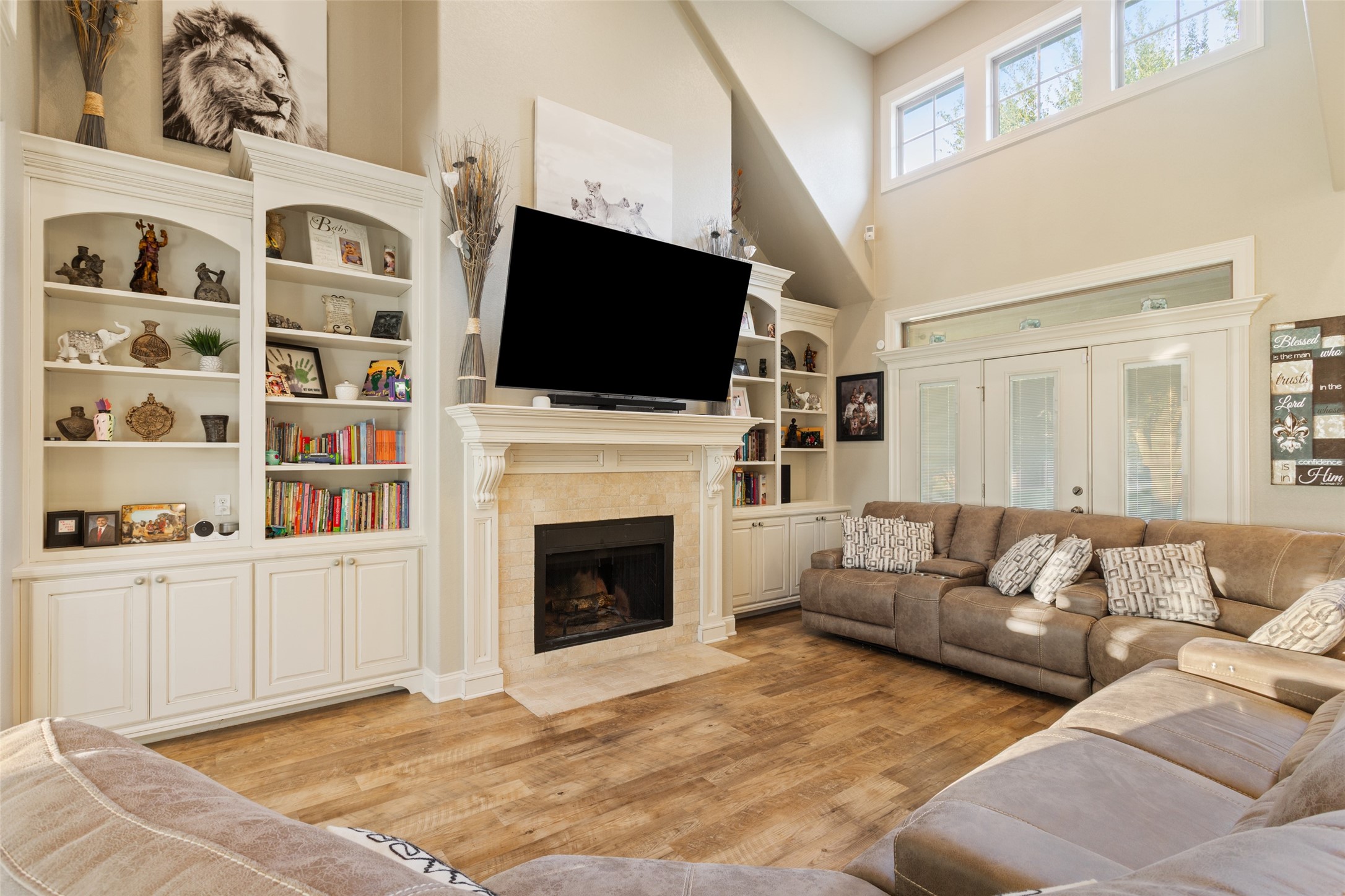 2313 Nicholas