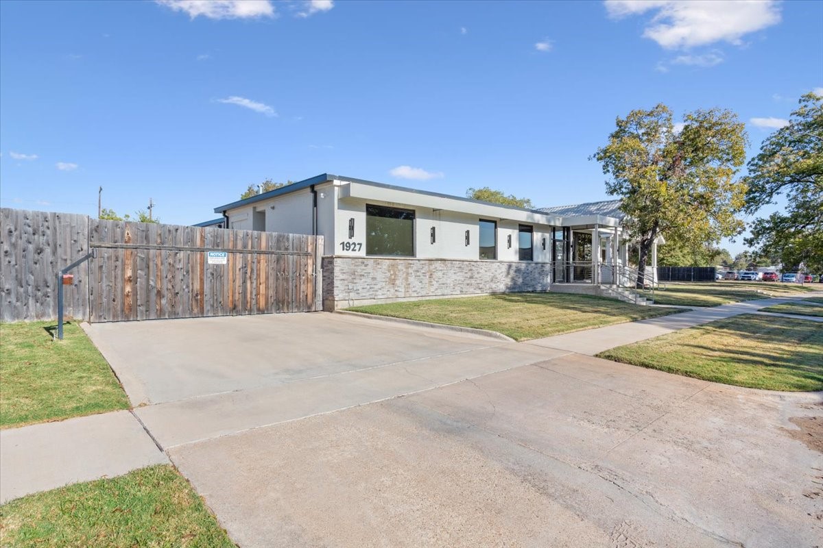 1927 Columbus Avenue