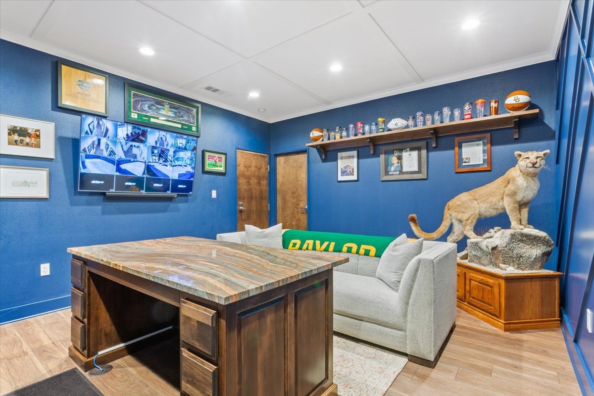 1927 Columbus Avenue