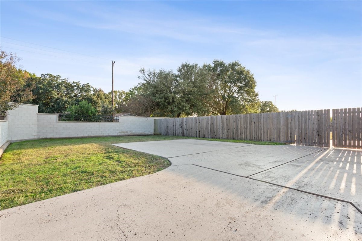 900 Queen Elizabeth Drive