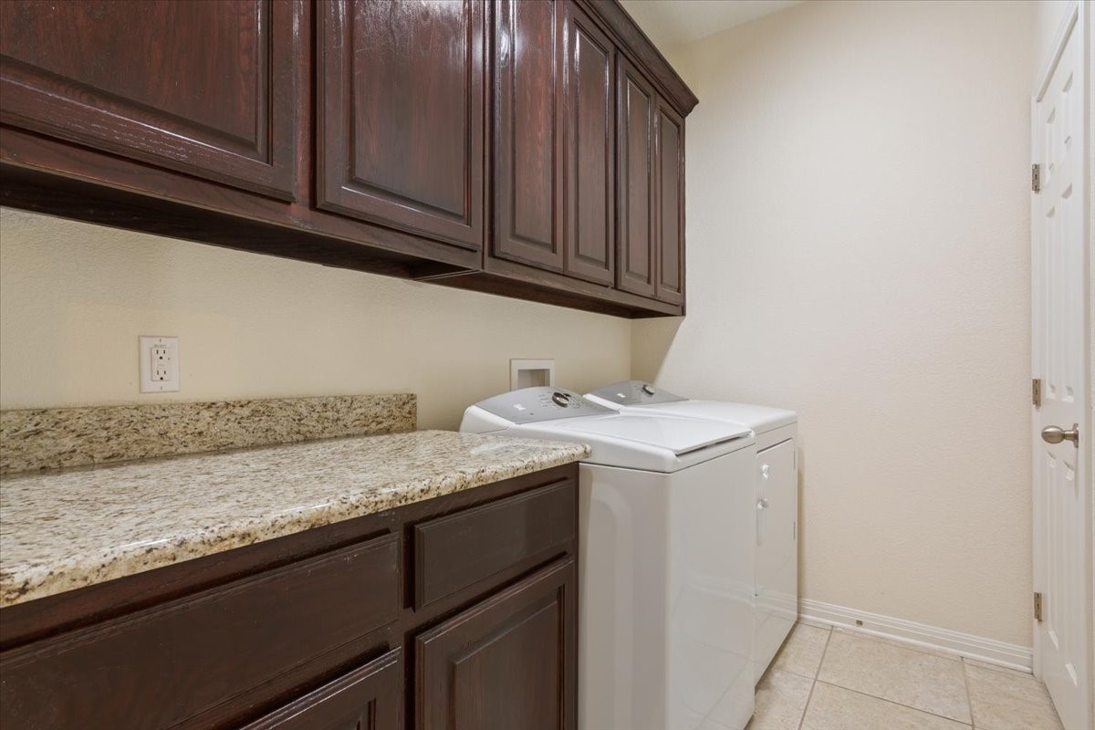 900 Queen Elizabeth Drive