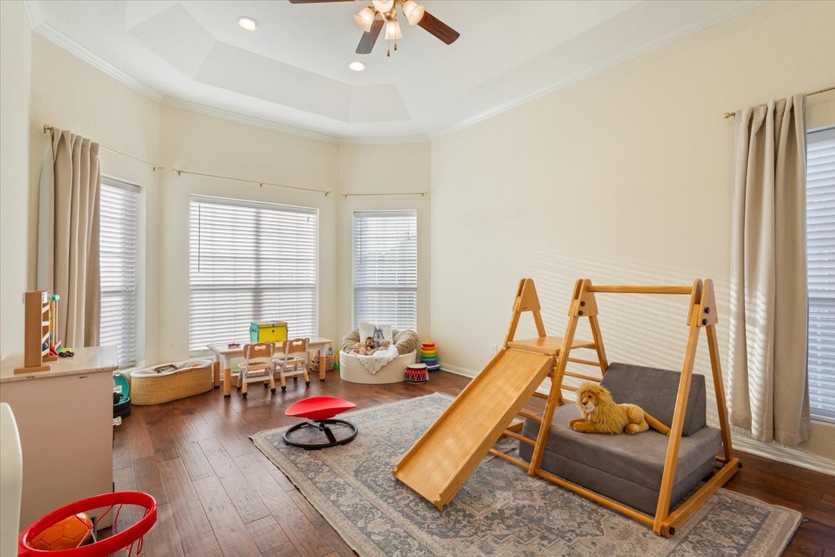 900 Queen Elizabeth Drive