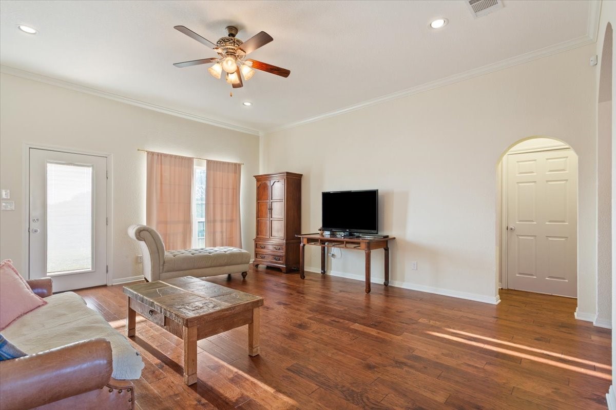 900 Queen Elizabeth Drive