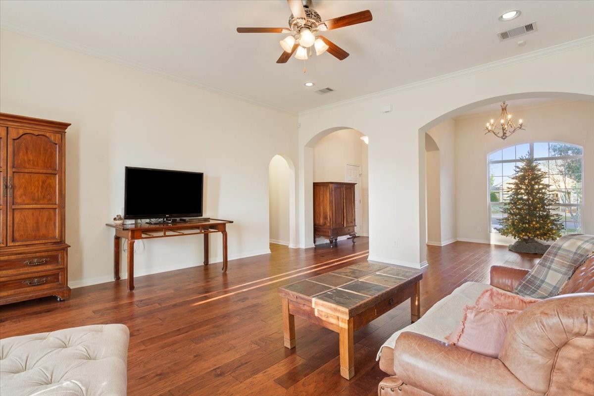 900 Queen Elizabeth Drive