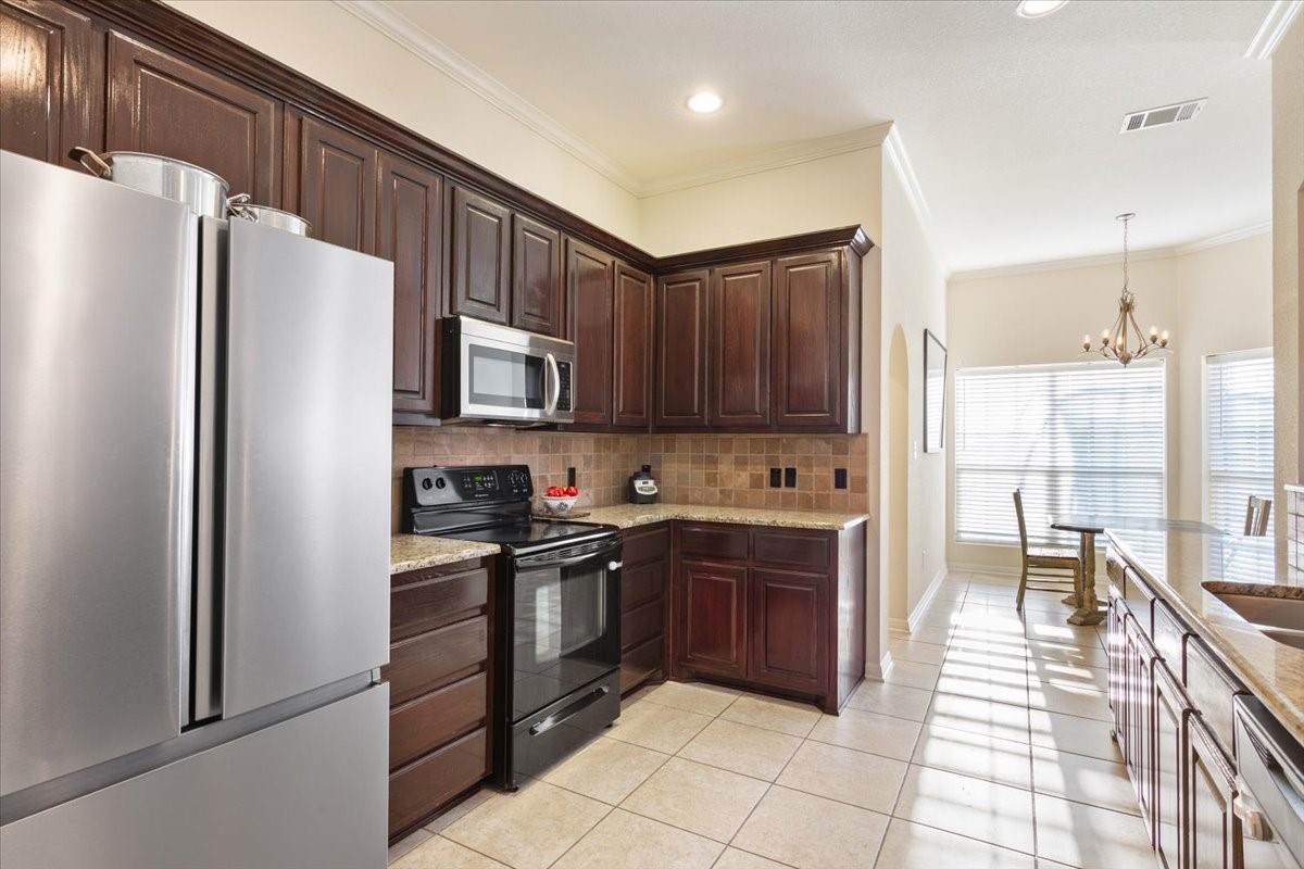 900 Queen Elizabeth Drive