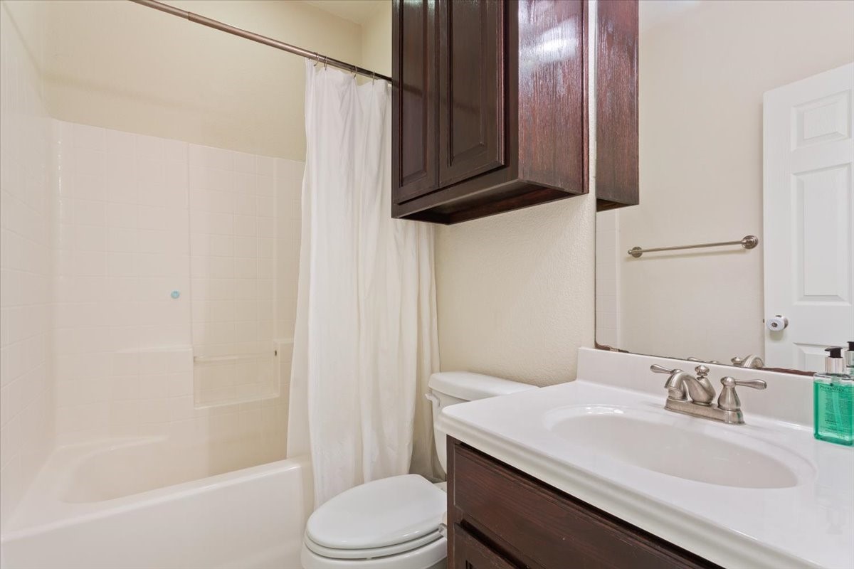 900 Queen Elizabeth Drive