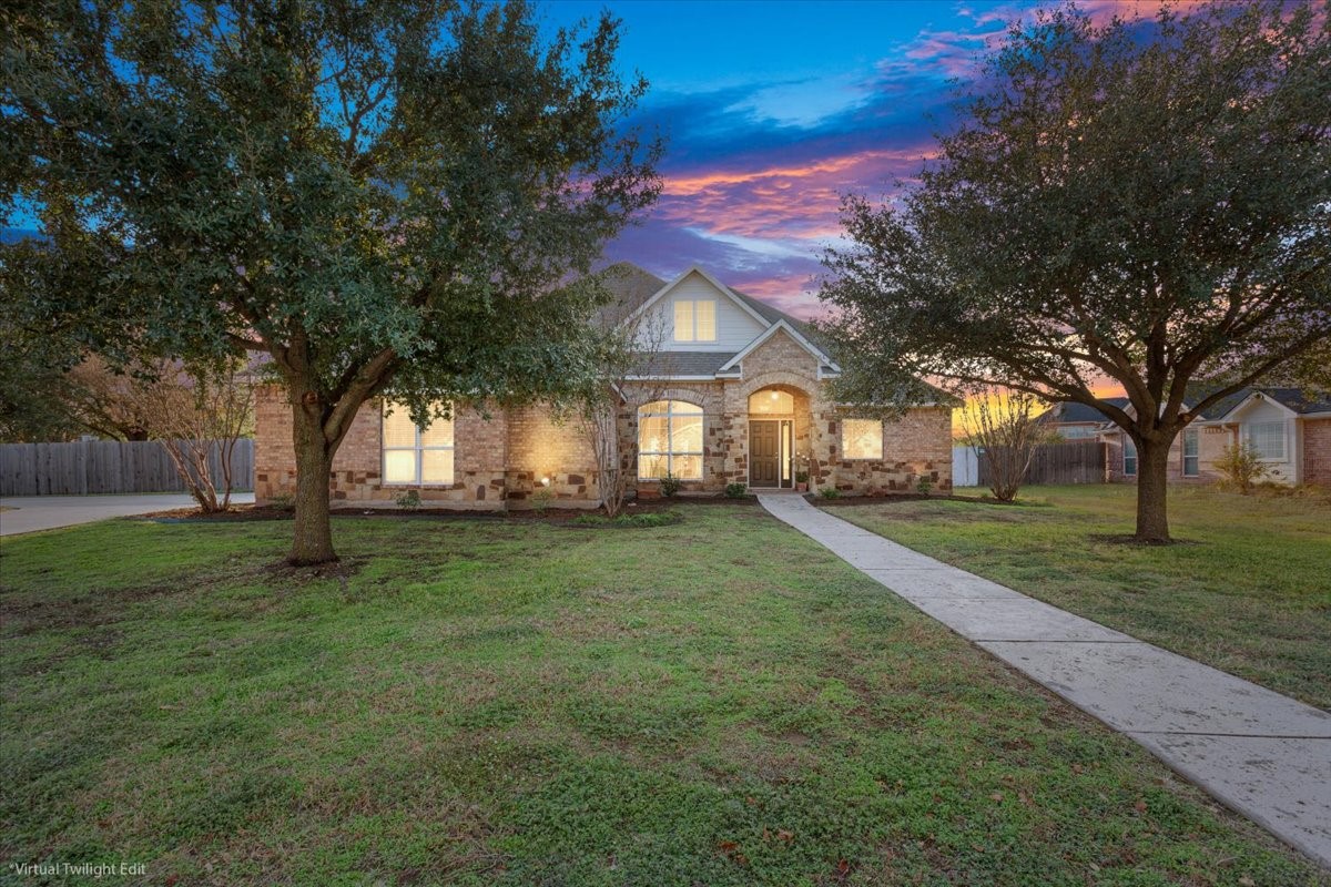 900 Queen Elizabeth Drive