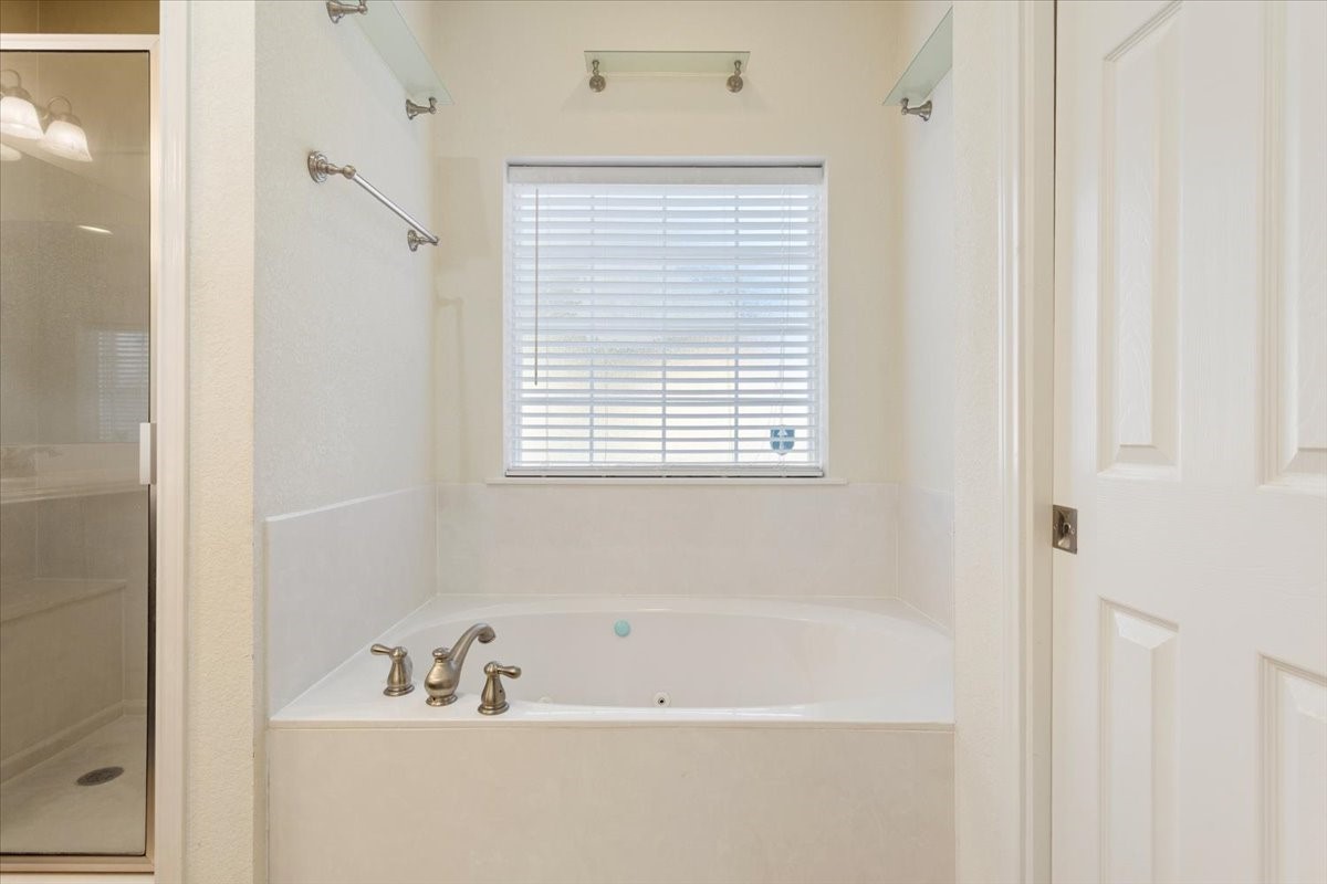 900 Queen Elizabeth Drive