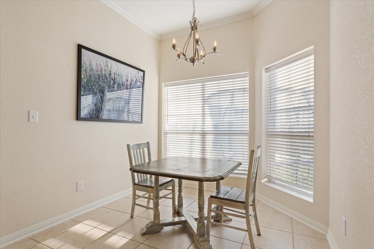 900 Queen Elizabeth Drive