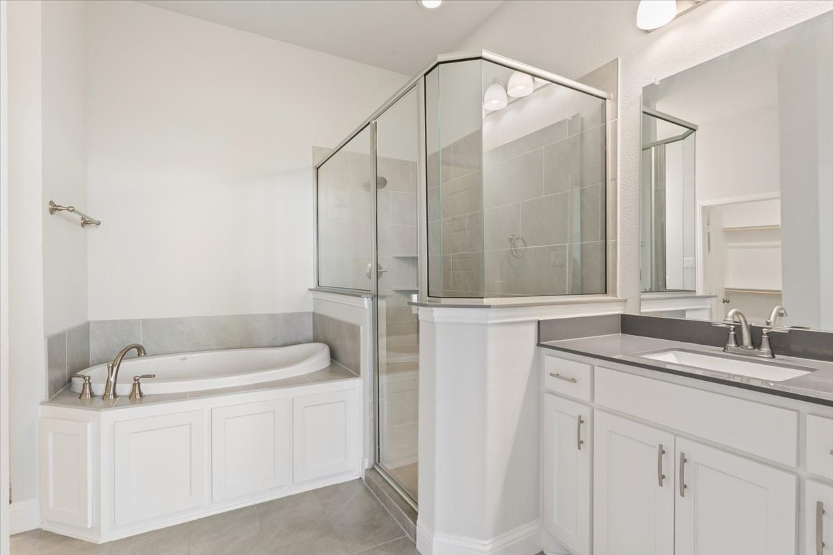 2321 Paddington Way