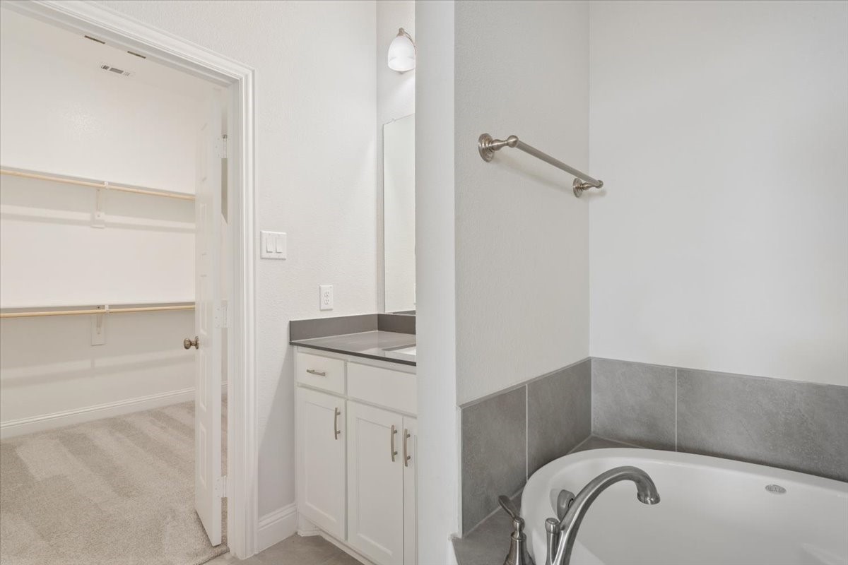 2321 Paddington Way