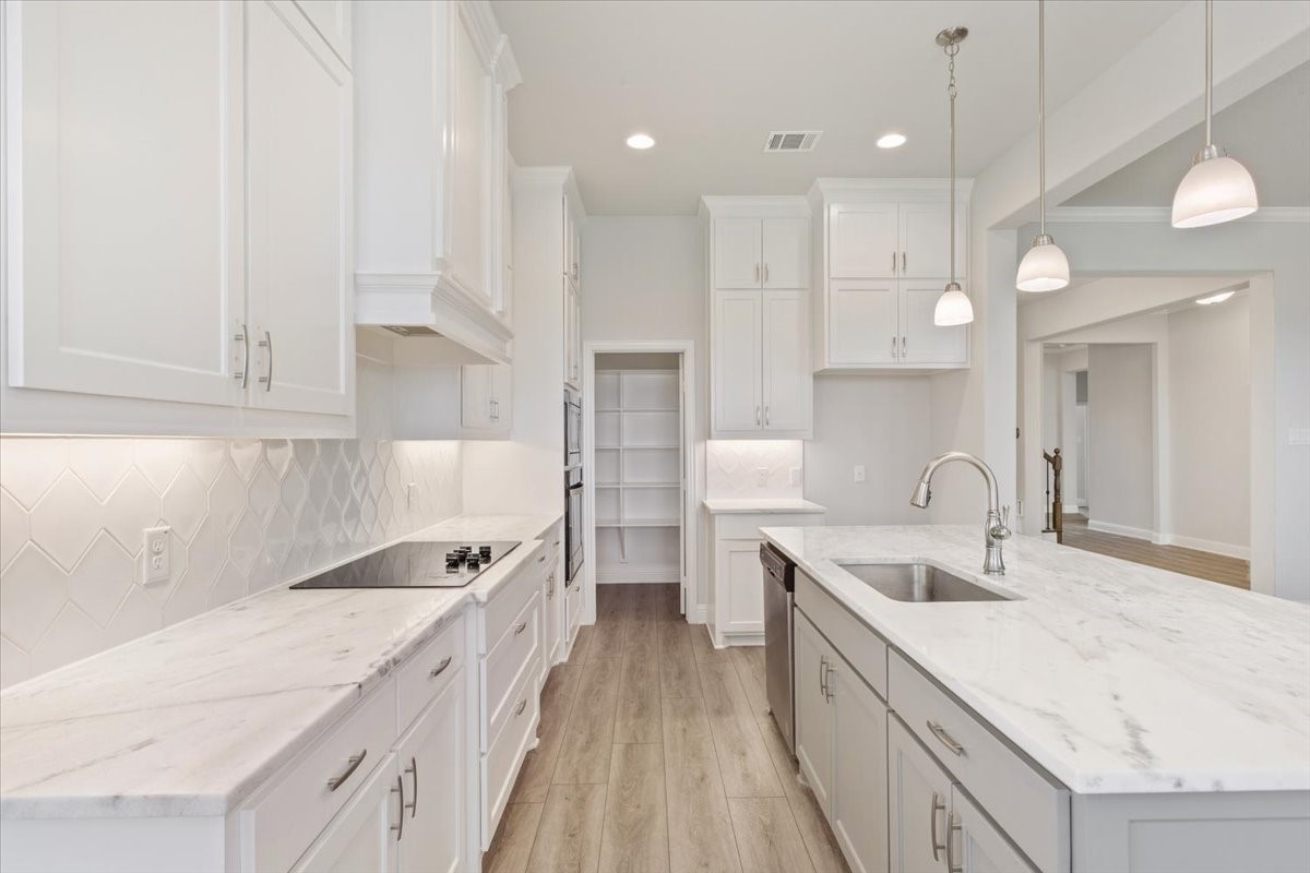 2321 Paddington Way